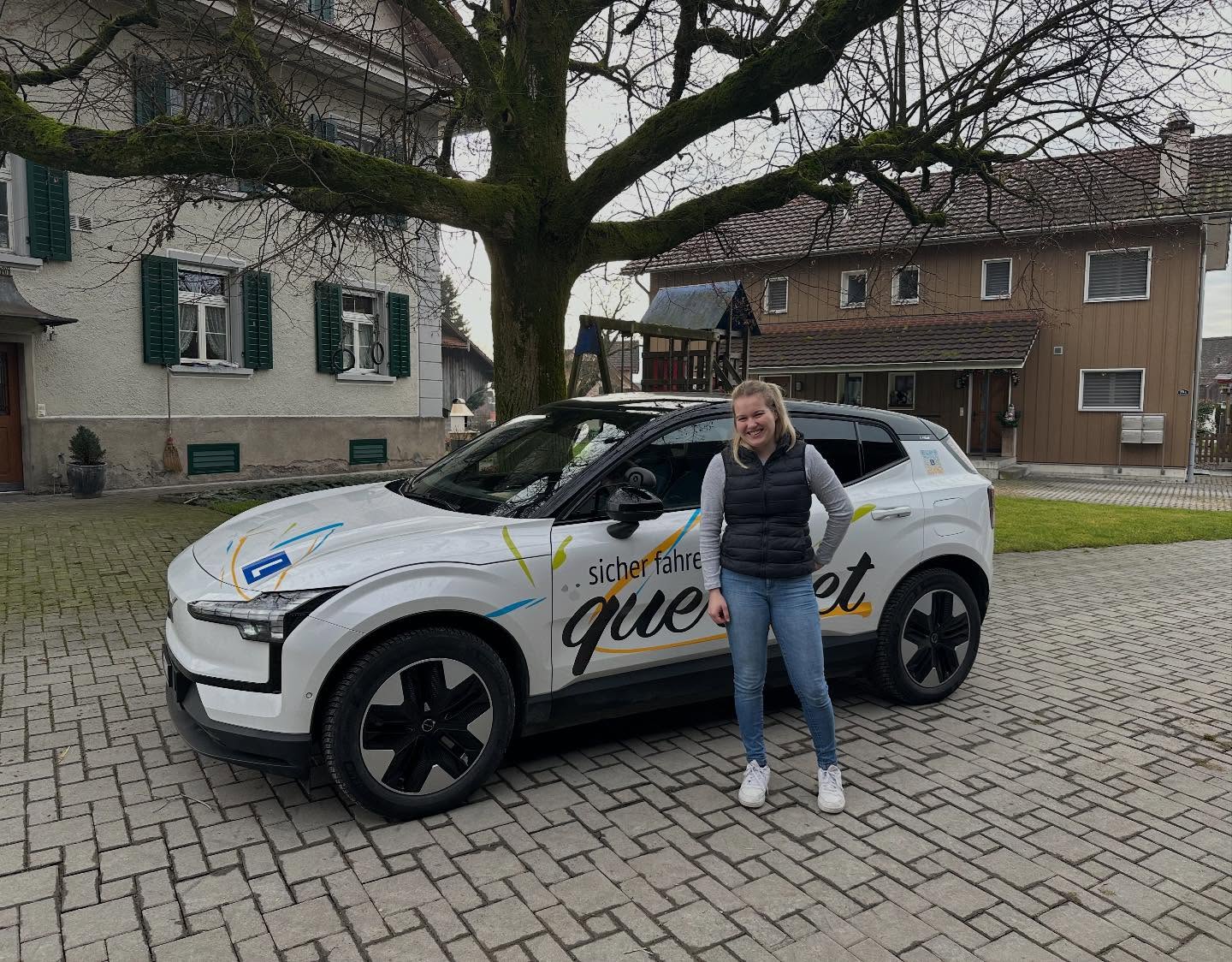 Gratulation @_patricia.sid zur bestandenen Prüfung 🚗🏁
Doch ziemlich nervös in die Prüfung gestartet, konntest du dich super fangen und eine super Fahrt zeigen.
Hast du toll gemacht. 👍🏼
Das beste Geburtstagsgeschenk hast du dir gleich selber gemacht. 🥳👏🏼
Ich danke dir für die gemeinsame Zeit und wünsche alles gute und unfallfreie Fahrt. 🚗🏁🍀🤩🥳
#happy #geburtstag #prüfung #bestanden #hagendorn #ausbildung #top #fair #kompetent