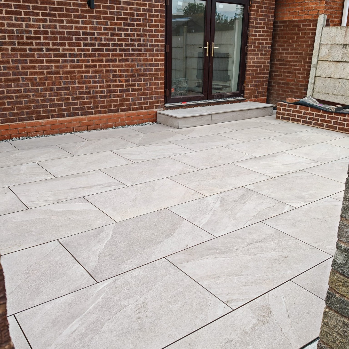 Outdoor patio tiling services
#patio #tiling # tilingservices