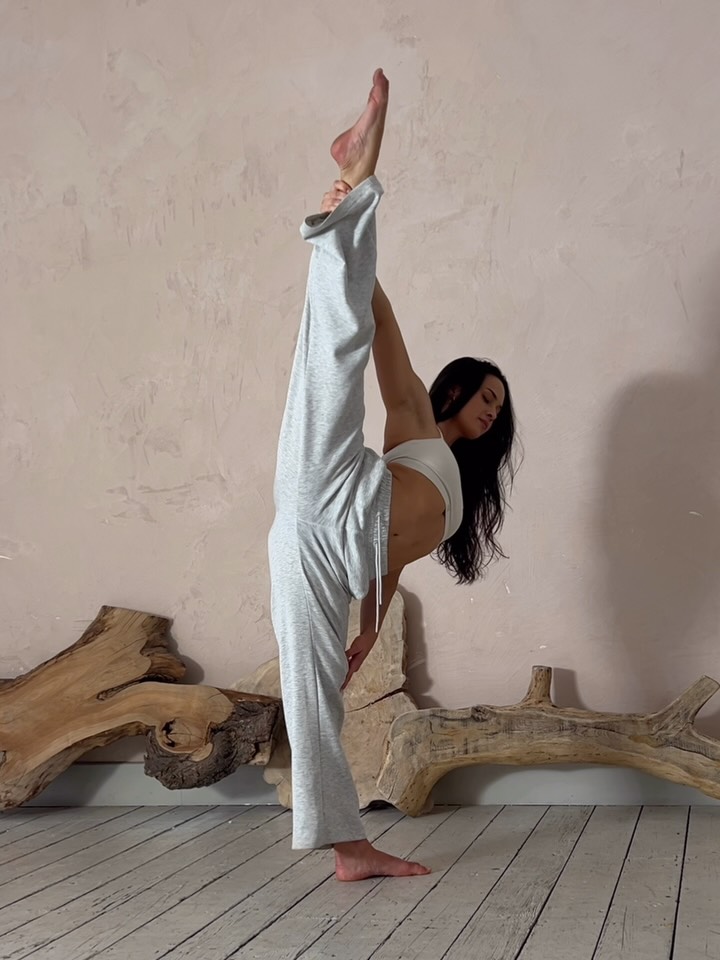 Wrapped up in London. So close to being able to share everything we’ve been working on 🧡 it is a true dream in the making.
Forever grateful 🌈