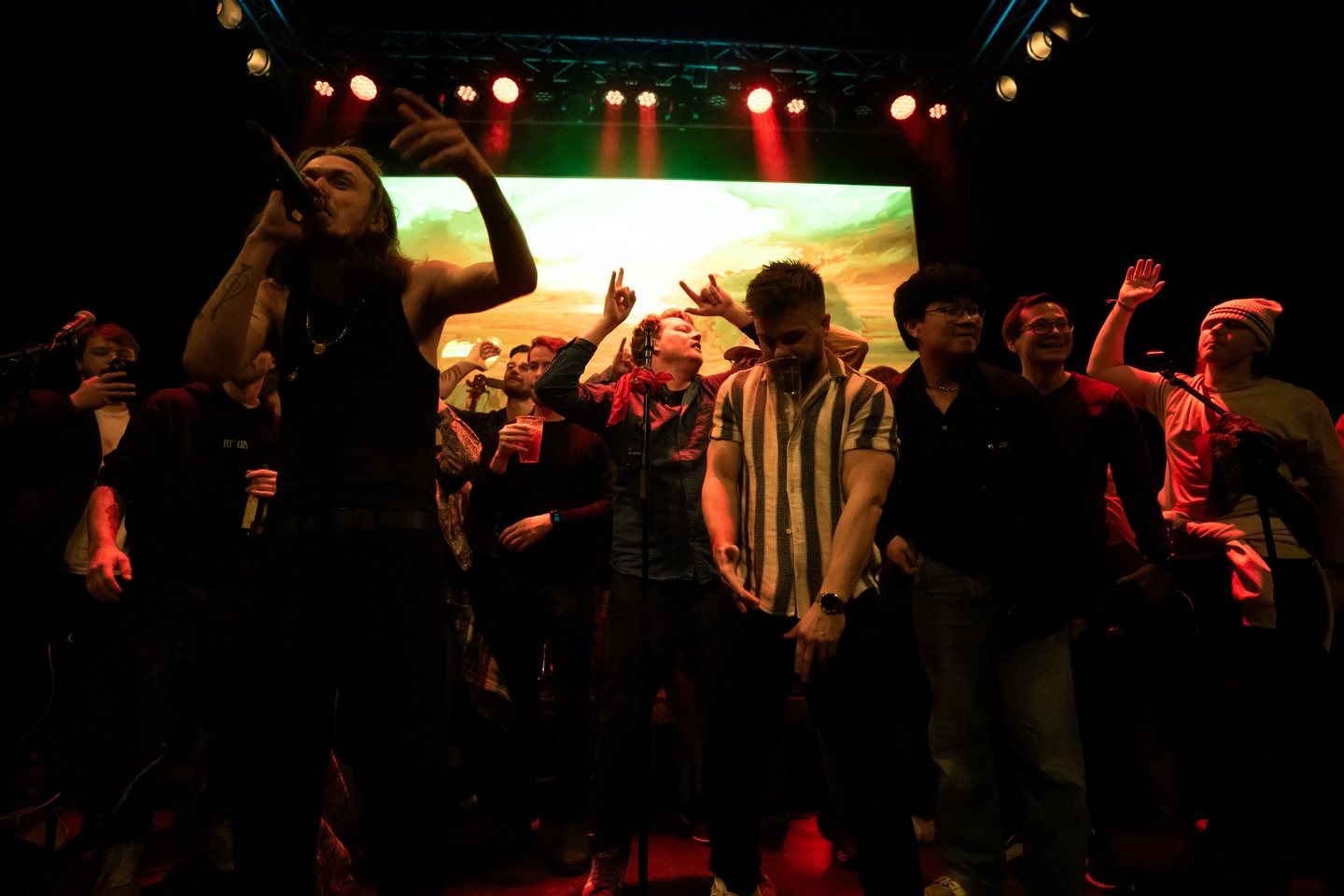 That «Game Of Thrones» moment fra Pilgrim Opplevelsen 1 - videoer tilsendt av publikum og hovedbilder av @photosbybror
🎶 Låten er endelig ute og du kan høre den der du hører musikk «Pilgrim - Game Of Thrones» 🎶
#cultkaos #pilgrimopplevelsen #pilgrim #simonmoholt