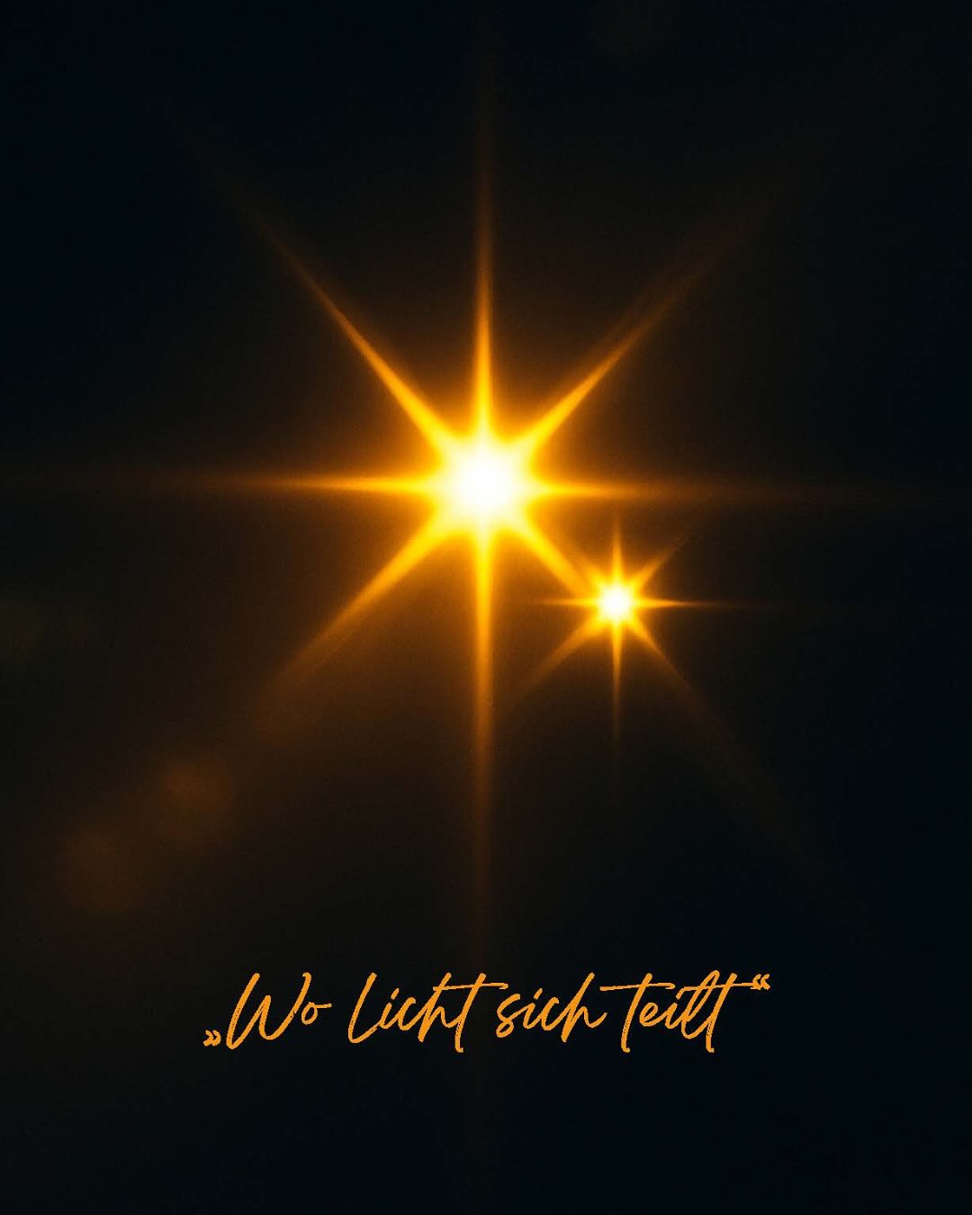 Liebe B+P Freunde,
ein neues Jahr beginnt – leise, ohne großes Aufsehen. Und doch trägt es schon Licht in sich. Wir nehmen mit, was uns bewegt und getragen hat: Ideen, die gewachsen sind, Begegnungen, die geblieben sind, und Momente, die gezeigt haben, wie viel möglich ist, wenn man Vertrauen schenkt.
„Weiter leuchten“ – das heißt für uns, das Gute zu bewahren, Raum zu geben für Neues und gemeinsam den Weg weiterzugehen – Schritt für Schritt, mit Zuversicht und offenem Blick nach vorn.
Auf ein Jahr voller Lichtblicke, guter Gedanken und echter Begegnungen, die uns durch 2026 tragen.
#happynewyear #newyear #brustpartner #licht #neuesjahr