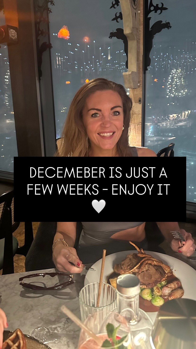December has lots we can’t control — parties, treats, tired days, overwhelm, emotional eating, no motivation …
But December is just a few weeks…
Not the full picture, so if you’re not on usual form, you’re NOT FAILING ❤️
This also isn’t where you quit 🤭
Focus on what you CAN control - so the days you’re not out at Christmas meals and markets - You can still make food decisions
And on the days you are in the swing of festive fun - let it go.
This week I’ve got both kids at home so the working mum life + Christmas chaos is real 😂👇
I am pretty sure that things won’t be looking perfect but it doesn’t matter. I’ll do the things which look after my mental health and make my body feel good on as many days as I can 💙👇
This week:
• Hydrate
• Movement
• Normal meals
• Protein to curb cravings
• Taking steps back to recharge
• Cuddles ✨
That’s enough.
Enjoy the season + save this for when you need the reminder 🤍
I’ve got you covered in January with my Core Builder program if you’d like to start the year rebuilding your core … PLUS something exciting and NEW on the way for a January reset 😉⭐️ …
You got this 🎄
#mummymotivation #mumssupportingmums #reallifemotherhood #legsbumsandbubbas #katesmumfitclub