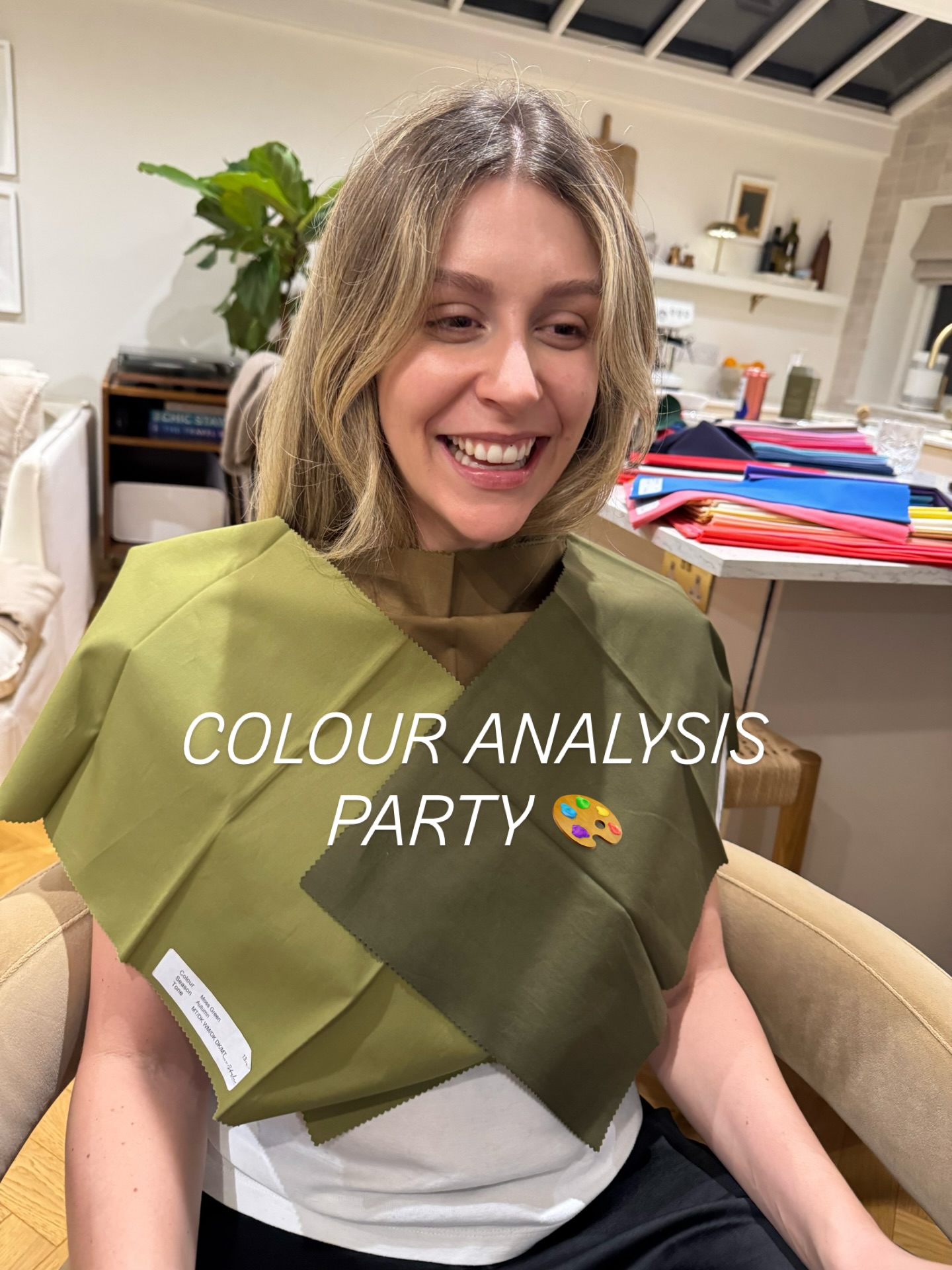 Was lucky enough to work with the most gorgeous group of girls last week on a Christmas #colouranalysisparty 🎉 🎨 🥂 Such a fun way to close the year, and a really great way to get everyone together and find out your very best colours for clothes , makeup and jewellery.
#colouranalysis #colouranalysisparty #colouranalysislondon
#personalstylist