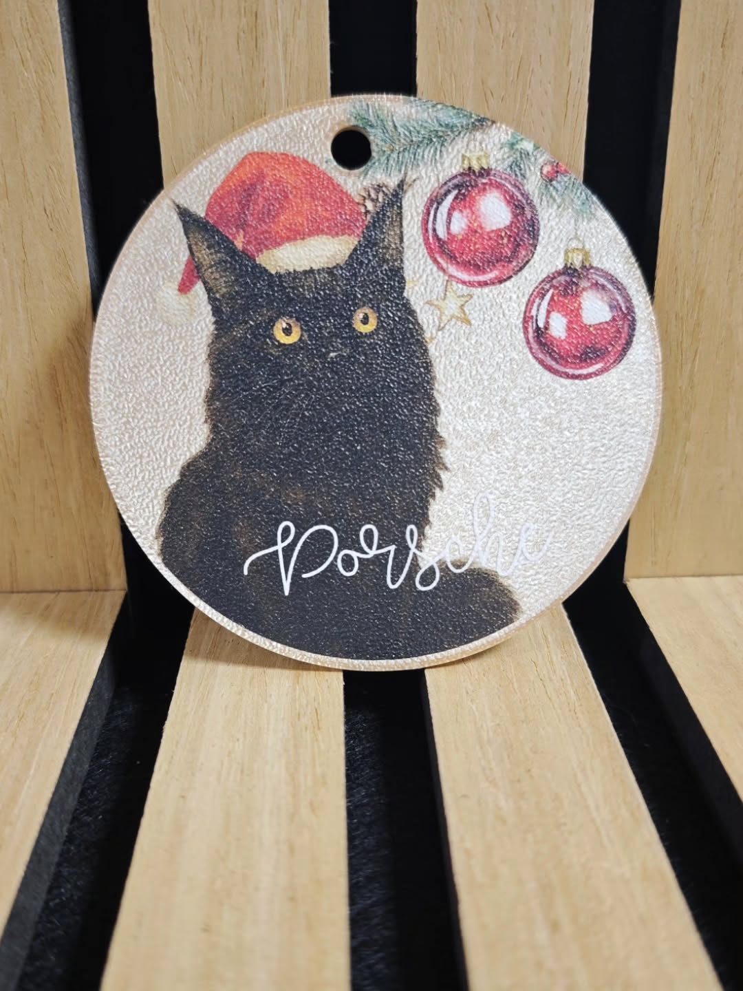 ✨ Ko ne veš, kaj izbrati …
Maine coona ali divji avto? 😎
Seveda izbereš najlepšega mačka – in ga poimenuješ po sanjskem vozilu 🐾🚗
Unikaten obesek s sliko tvojega kosmatega člana in napisom po želji je lahko tudi tvoj.
December je čas, ko z veseljem uresničujemo želje 🎄✨
📩 Naročila sprejemamo v zasebna sporočila (DM / inbox)
🎁 Idealno darilo za pod smrekico 😍
#pikadizajnuvtisk #bozicnadarila #personaliziranodarilo #christmasornament #divača