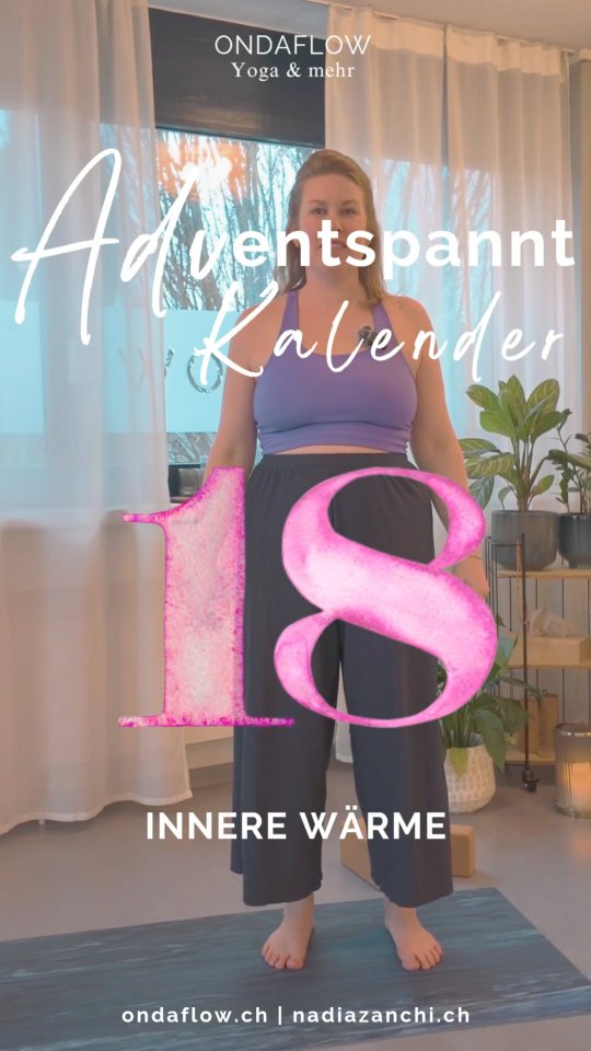 ✨️Türchen 18 | Innere Wärme✨️
Es ist kalt und neblig und ganz ehrlich: Nicht besonders weihnachtlich draussen. Um etwas innere Wärme zu entfachen, zeige ich dir heute eine Übung, die deinen Kreislauf in Schwung bringt🔥
👉Du kannst die Übung auch auf einem Stuhl machen, solange die Arme frei schwingen können.
👉Wenn dein Kreislauf schnell etwas überfordert ist, dann zuerst langsam anfangen und in der Nähe einer Wand oder Sitzgelegenheit üben.
🎄Bonus: Danach einen Moment in der Stille bleiben und das Gefühl dieser inneren Wärme nachklingen lassen. Den Atem langsam wieder ruhiger werden lassen und beobachten, wie sich dein Körper anfühlt.
Ich freue mich sehr, wenn du es ausprobierst und von deinen Erfahrungen berichtest👋
Gerne liken, teilen, reposten, kommentieren und an Lieblingsmenschen weitererzählen🩵
#yoga
#yogaimalltag
#schwingmal
#mindfulness
#achtsamkeit
#adventskalender
#advent