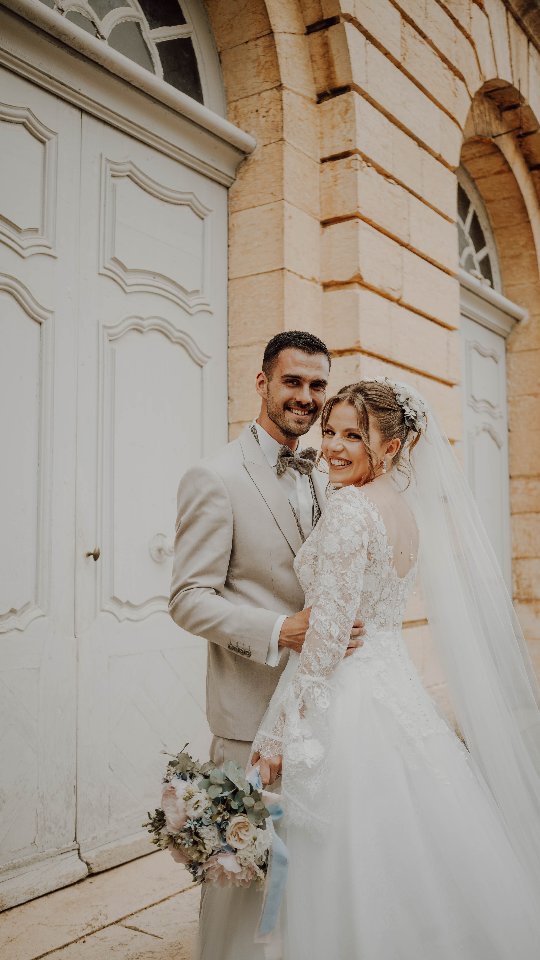 Un tourbillon d’instants précieux… ✨
Chaque sourire, chaque regard, chaque geste vibrait d’émotion.
Un mariage plein de vie, capturé pour que ces moments forts continuent de résonner.
Merci à @mili.design_ 🤍
D’être entrée dans mon univers et de m’accompagner sur ces journées si importantes, pour offrir aux couples des souvenirs qui leur ressemblent.
🎞️ @mili.design_ , @ct_souvenirs
#mariage
#filmdemariage
#weddingteaser
#moments
#souvenirsprécieux
#weddingfilm
#amour
#roanne
#photographeroanne