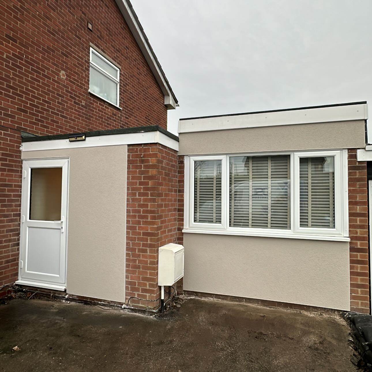 Another render project completed in Bingham!
A simple upgrade with a big transformation.
Existing blown render removed, basecoat with mesh and a monocouche render installed!
Just in time for Christmas!
#monocouche #colouredrender #nottingham #bingham #valeofbelvoir