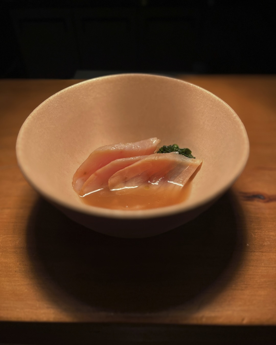 Serviola con caldo de shiitake deshidratado & crema de castaña 🌰
Amberjack with dried shiitake broth and chestnut cream.
ヒラマサの干し椎茸だし、栗のクリーム
#日本料理 #日本食レストラン #マヨルカ
#comidajaponesa #palmademallorca