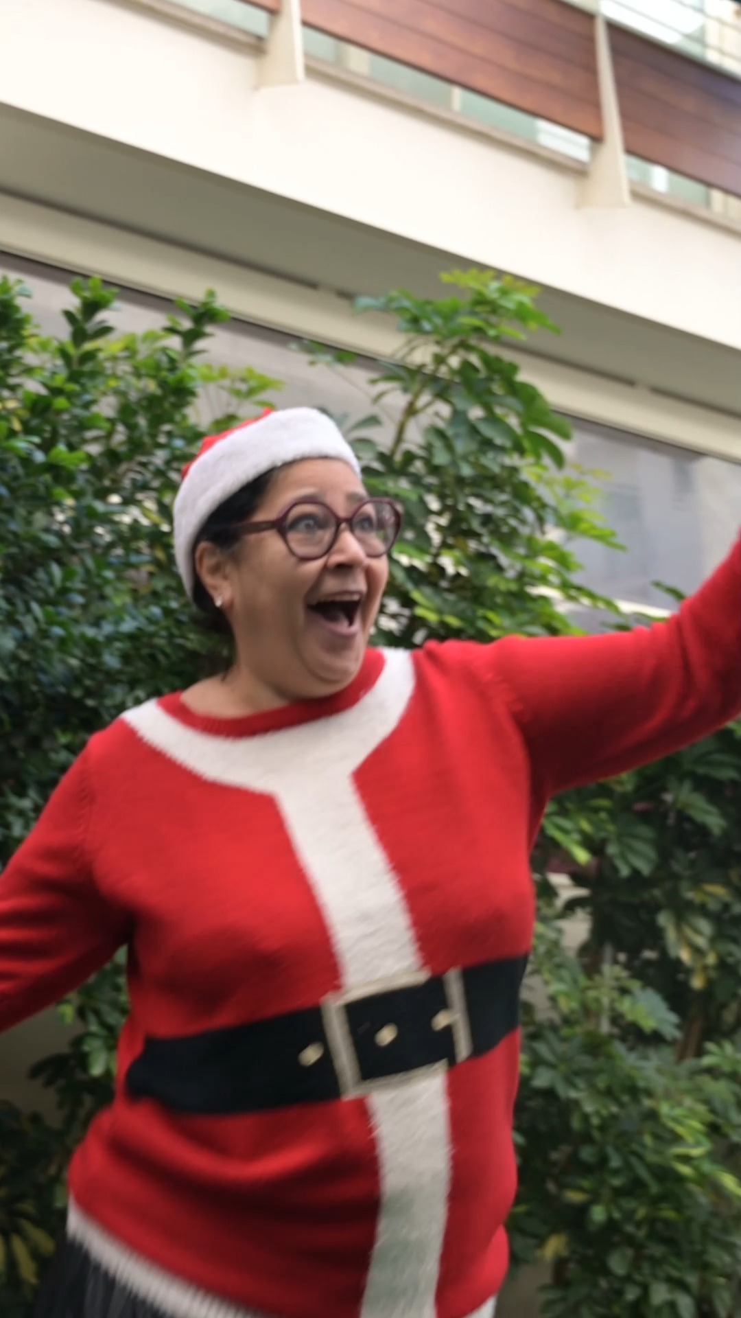 La festa di Natale all’interno del giardino Just British è stata l’occasione perfetta per rafforzare la community, vivere lo spirito natalizio e celebrare i valori educativi che ci uniscono ogni giorno.
Grazie a tutte le famiglie, ai bambini e alle bambine, a chi ha contribuito a rendere questa mattinata così speciale... non potremmo desiderare di condividere questo meraviglioso percorso con persone migliori di voi!
Vi auguriamo un Natale pieno delle persone che più amate e un nuovo anno ricco di gioia, crescita e nuovi traguardi.
Buone feste dalla famiglia Just British!
#bitonto #justbritish #natalejustbritish #christmastime #community #famiglia #scuola #educazione #progettoeducativo #valoricondivisi #crescereinsieme #scuolainternazionale #englisheducation #momentispeciali #spiritonatalizio #buonefeste