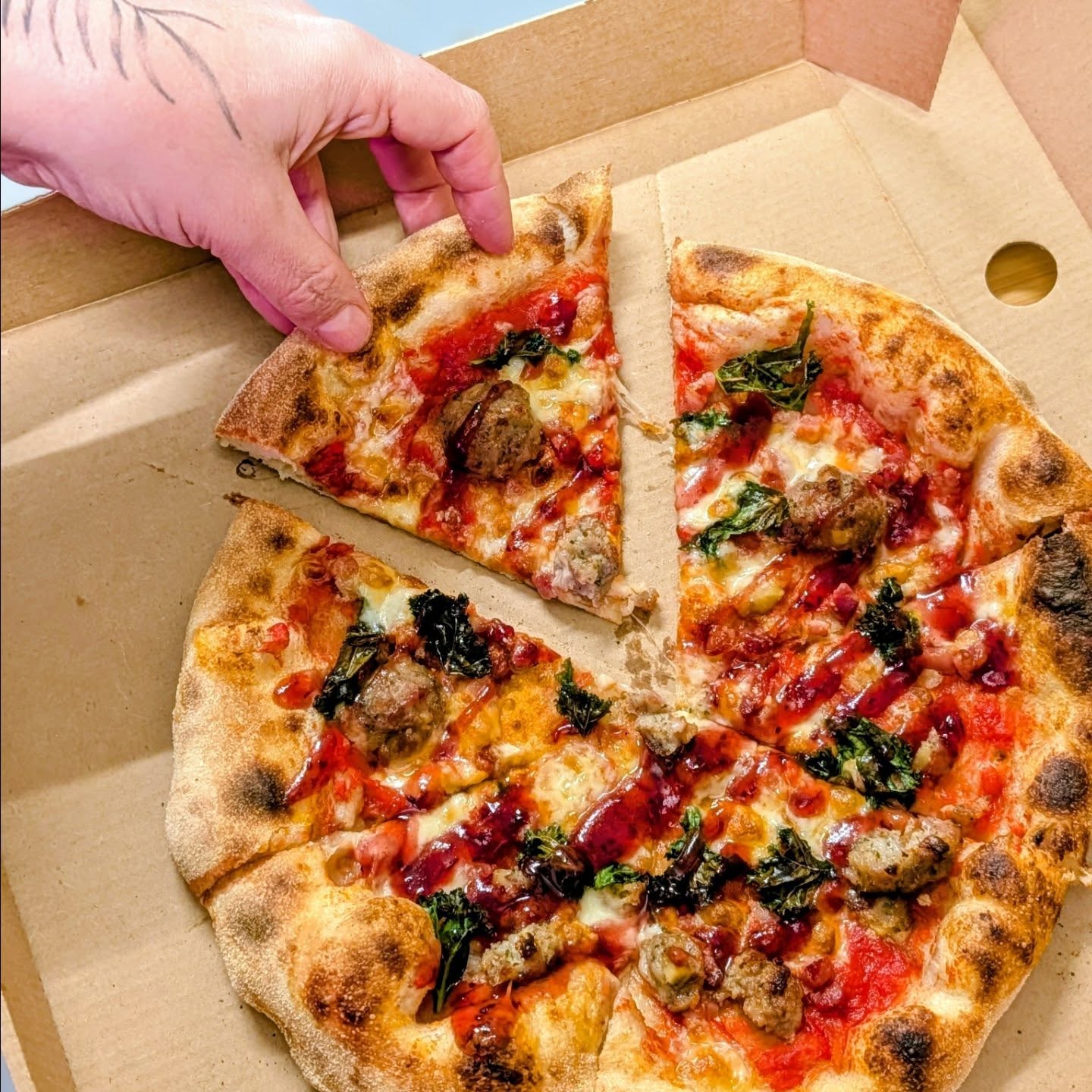 Last chance Wells to grab yourself a Christmas special!
Tonight at Soul Dough HQ Underwood business park
5pm-8pm
Sausage and chestnut stuffing meatballs, lardons, crispy kale, port/cranberry drizzle.
🎁 😋
www.souldough.co.uk/menu