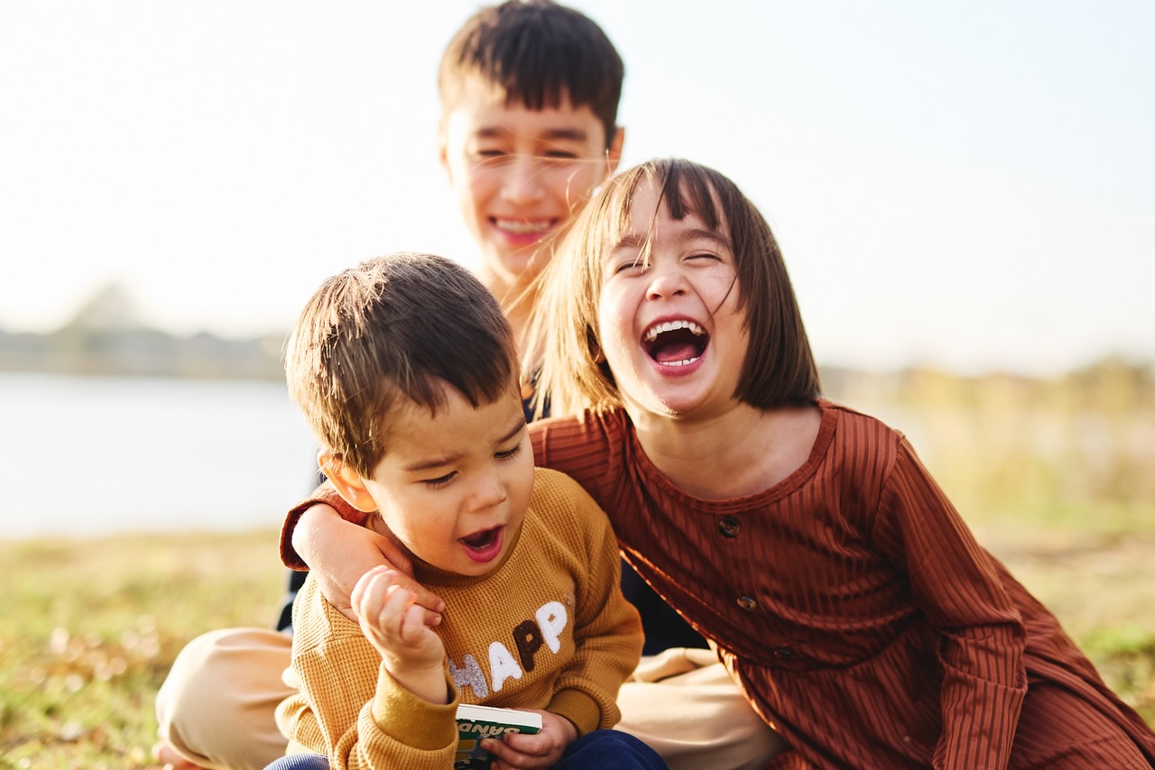 This family session at Lake Pflugerville Park was one to remember.
It was a cold and windy day, and the sky stayed cloudy right up until the very last moment.
But just as our session began, the clouds opened up and the light showed up for us.
Despite the cold, this family stayed positive and gave it their all, and we ended up with such a fun, joyful session.
Moments like these are a reminder that sometimes the most meaningful photos come from simply showing up and sharing the experience together.
I love capturing not just how a session looks, but how it felt.
#austinfamilyphotographer
#austinfamilyphotos
#texasfamilyphotographer
#familyphotography
#lifestylefamilyphotography
#アメリカ在住フォトグラファー
#テキサス在住フォトグラファー