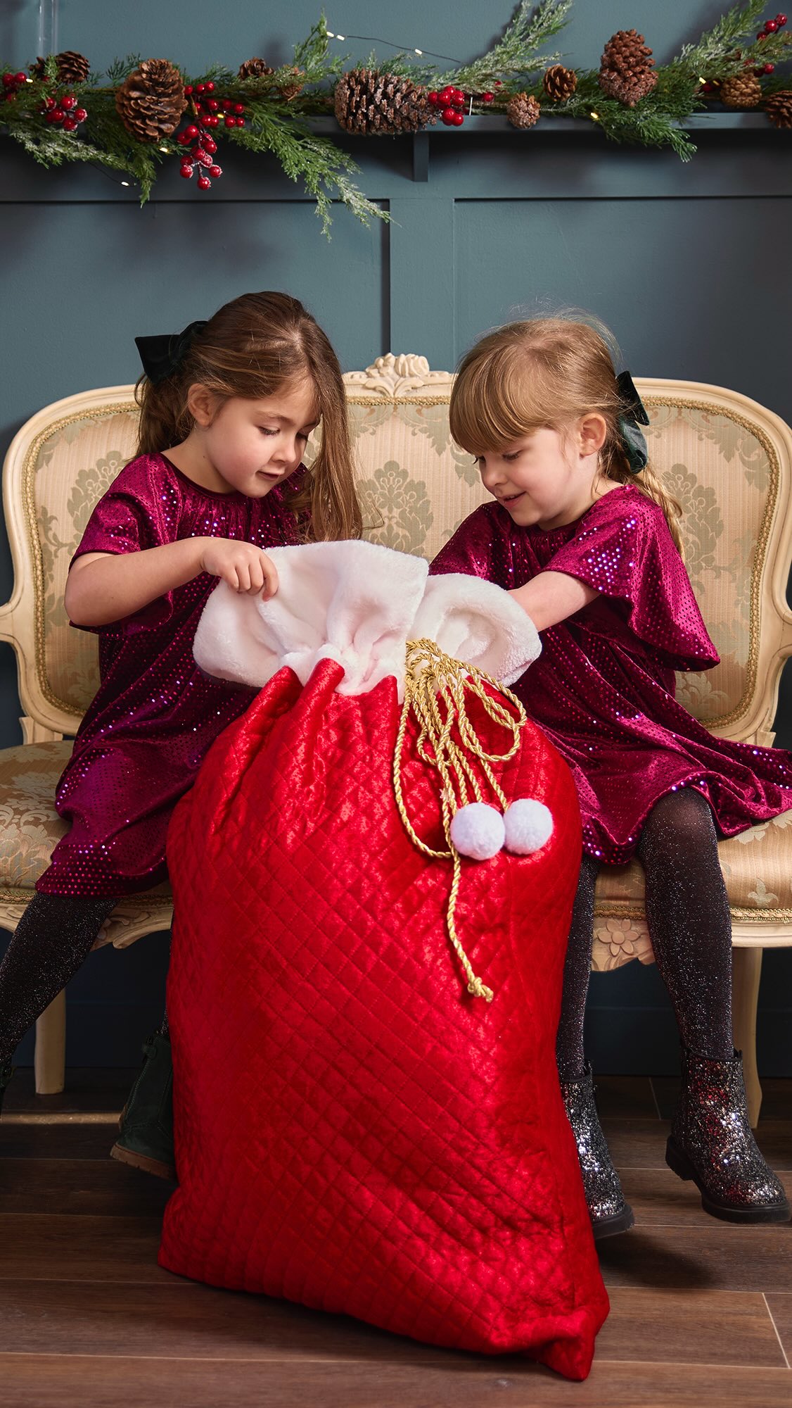 And that’s a wrap for this year’s Christmas Mini sessions, a massive thank you to all the amazing families who came to visit the studio this year and it’s so great to see so many new faces as well as lots of familiar ones.
Here is just a tiny snippets of this year’s fun on the Christmas studio sets. We have big plans for next year so stay tuned as always.
#christmasminis #christmasphotoshoots #christmasminisessions #christmas2025