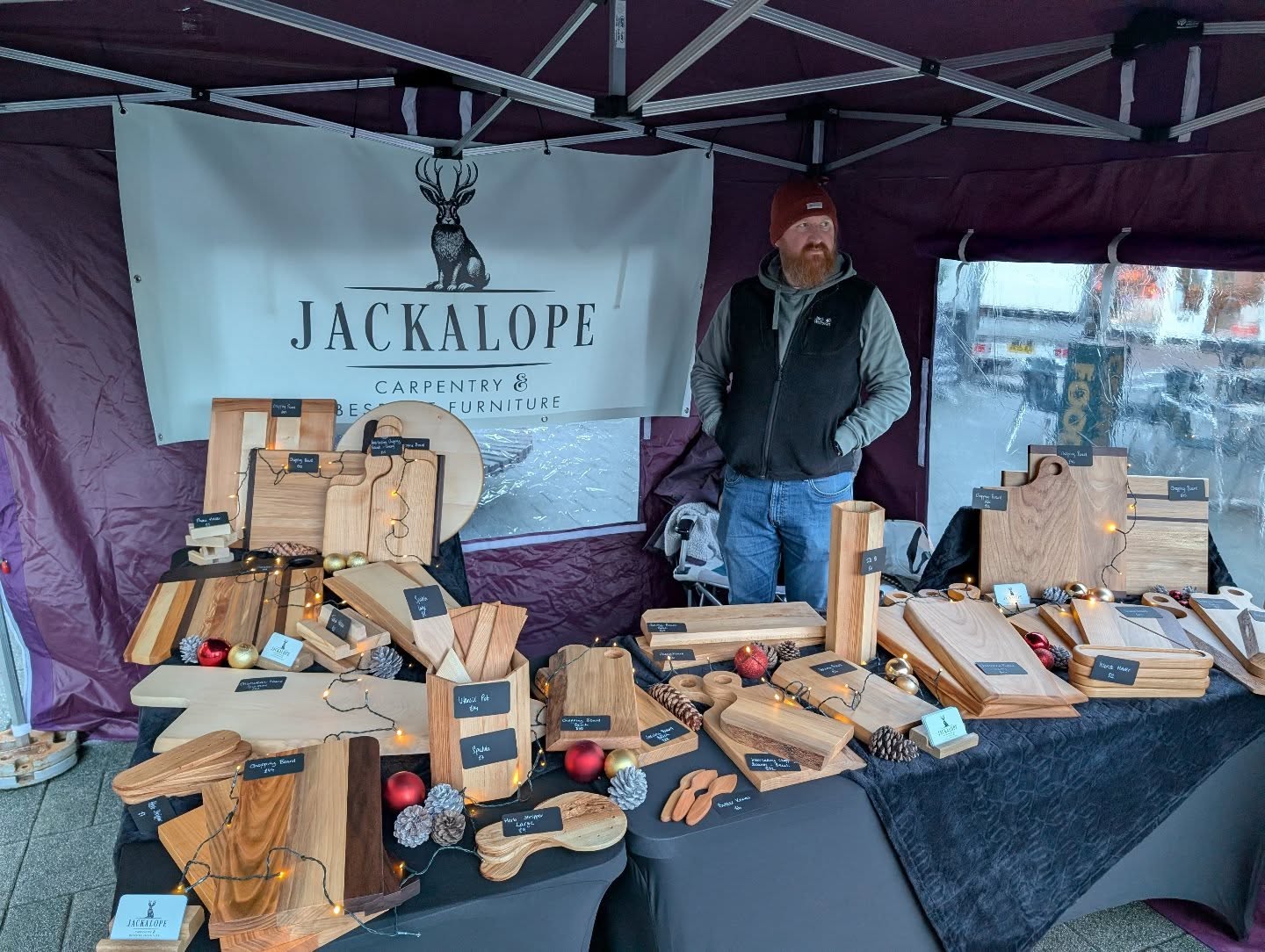✨ We’re back at the Hereford Christmas Market today, 9am–4pm! Freshly finished boards, pots, and a few new surprises are joining the stall.
If you’re wandering through the market, come say hello, run your hands over the grain, and find something that feels just right for your home or as a gift 🎁🌲
#handmade #woodworking @herefordmarkets