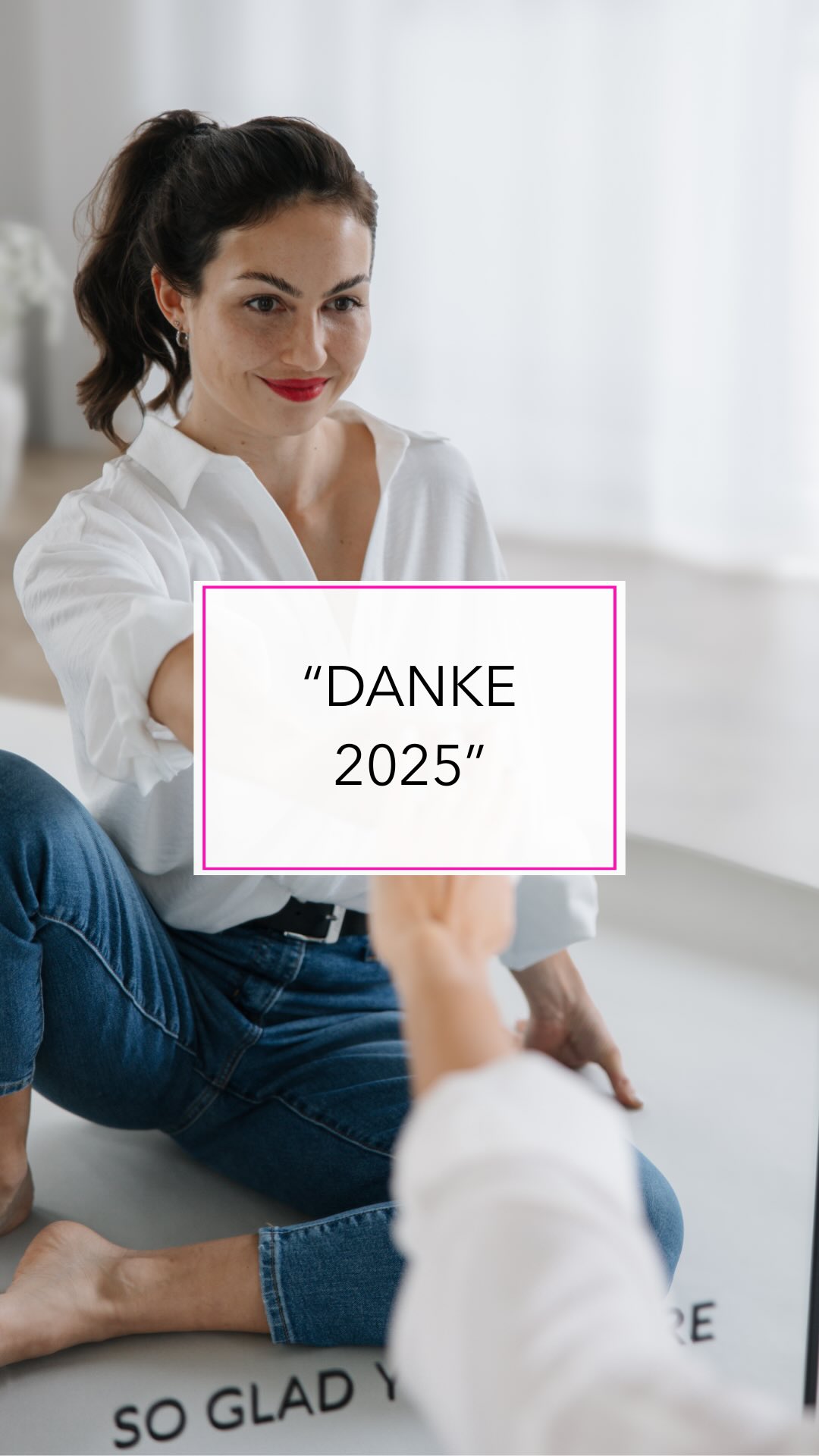 Und es war das Jahr, in dem ich angefangen habe,
mich selbst wieder zu hören.
Und darauf zu vertrauen, dass mein eigener Weg immer richtig und genug ist. Mehr als genug.
Was hast du dieses Jahr hinter dir gelassen?
Und wo darfst du dich mehr für dich und deinen individuellen Weg entscheiden?
Teile es gerne in den Kommentaren.
Love & Glow, Franzi 🦋✨
#femalepower
#selbstbestimmtleben
#persönlichkeitsentwicklungfürfrauen
#selbstfürsorge
#gesundesmindset
#mutzudir
#neuewegegehen
#frauenstärkenfrauen
#mentaleswohlbefinden
#lebedeinleben
#vertrauendir
#glowhealthy
#glowhealthyfranzi
#flowandglow
#femaleleadership