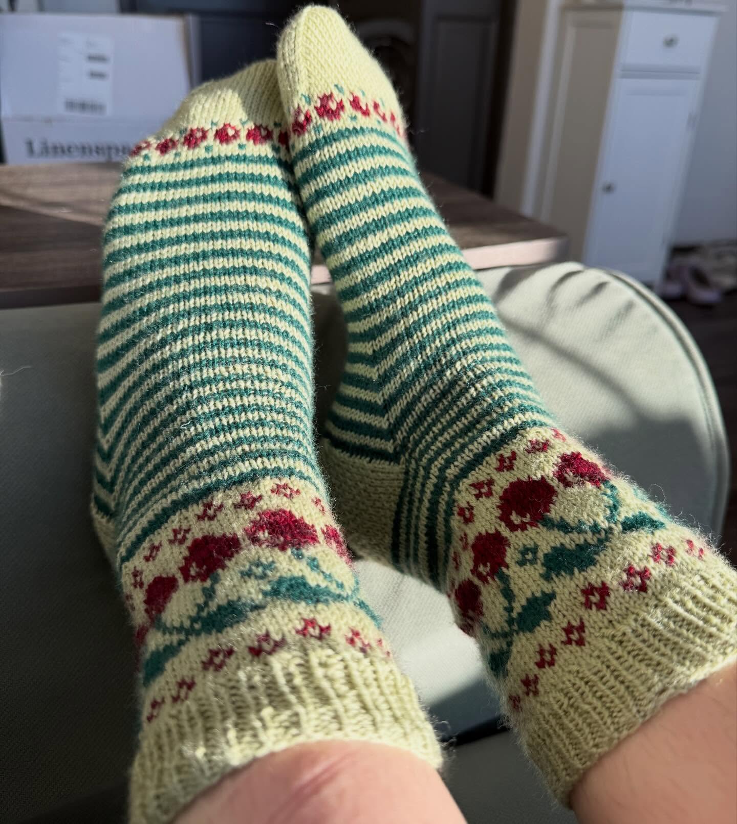 I'm obsessed with how this project turned out! My first pair of socks and first time doing color work, thanks to this amazing pattern from @stoneknits 🍒 #socks #handknitsocks #knitting