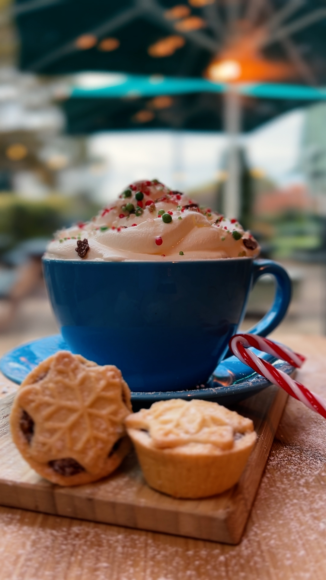 A look behind the counter as our barista Sudheer brings the Peppermint Candysmash Hot Chocolate to life.❄️☕
Winter comfort, made with care.
#BaristaLife #HotChocolateLovers #LondonParks