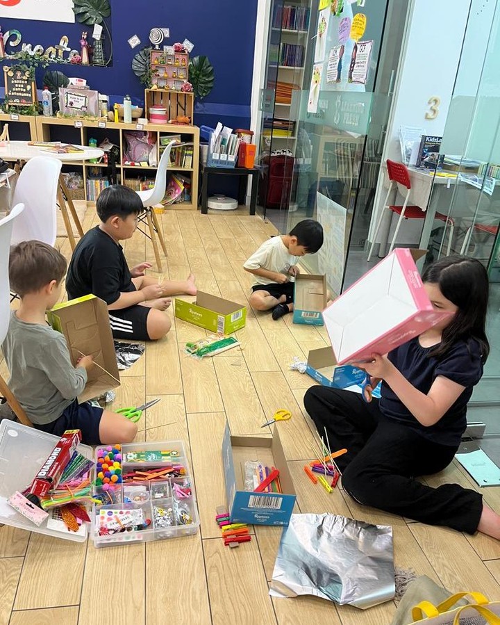 Our young makers transformed simple cardboard into a world of color and possibility. Parents tell us these moments are where growth truly shines.
Want to see your child thrive in a nurturing, creative space? Message us on WhatsApp to book your visit. 🌈