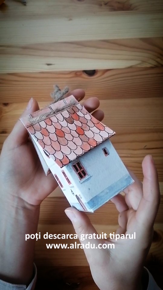 ✨🎁 ✨ 5 zile până la Crăciun... Azi am un cadou pentru voi!
O activitate drăguță de făcut cu copiii, sau copilul din noi 🤍 o cutiuță căsuța de pus în brad!
Poți descarca tiparul cu instrucțiuni, gratuit, la mine pe site.
Și, dacă v-a plăcut, tare m-aș bucura să îmi arătați minunațiile ce vă ies din mâini, tag în story. 😘
Sărbători minunate!
#sezatoareamandrelor #tinyhouse #watercolor
