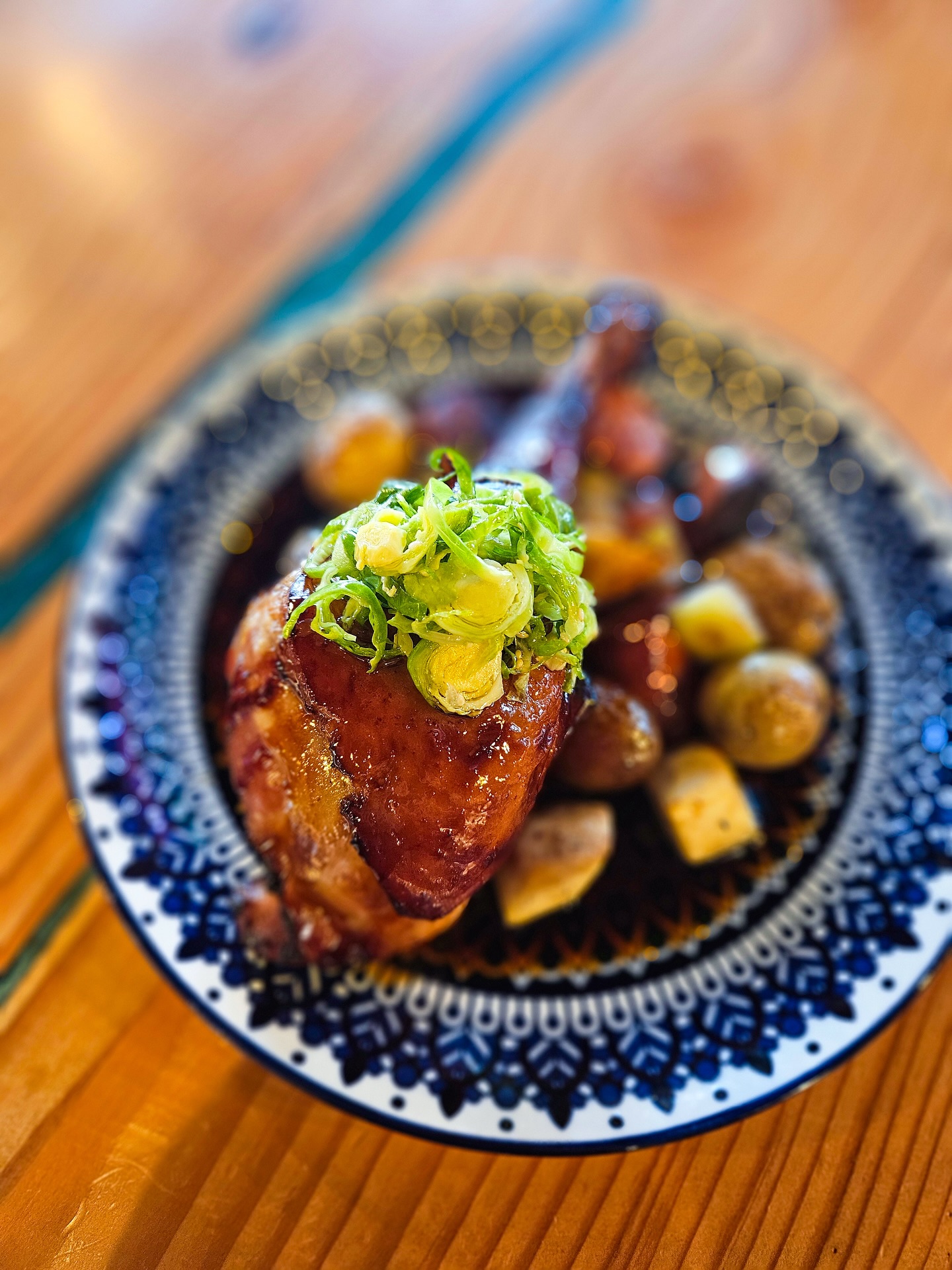 Have you tried any of the items off of our Christmas feature menu yet? 👀 These features will be running every evening after 4pm & ALL day on Christmas Eve!
Swipe to the end to view the menu for more info! 👉🏼
Which dish will you be trying first?
.
.
.
.
#yyj #yyjlocal #yyjfoodie #yyjeats #yyjeatslocal