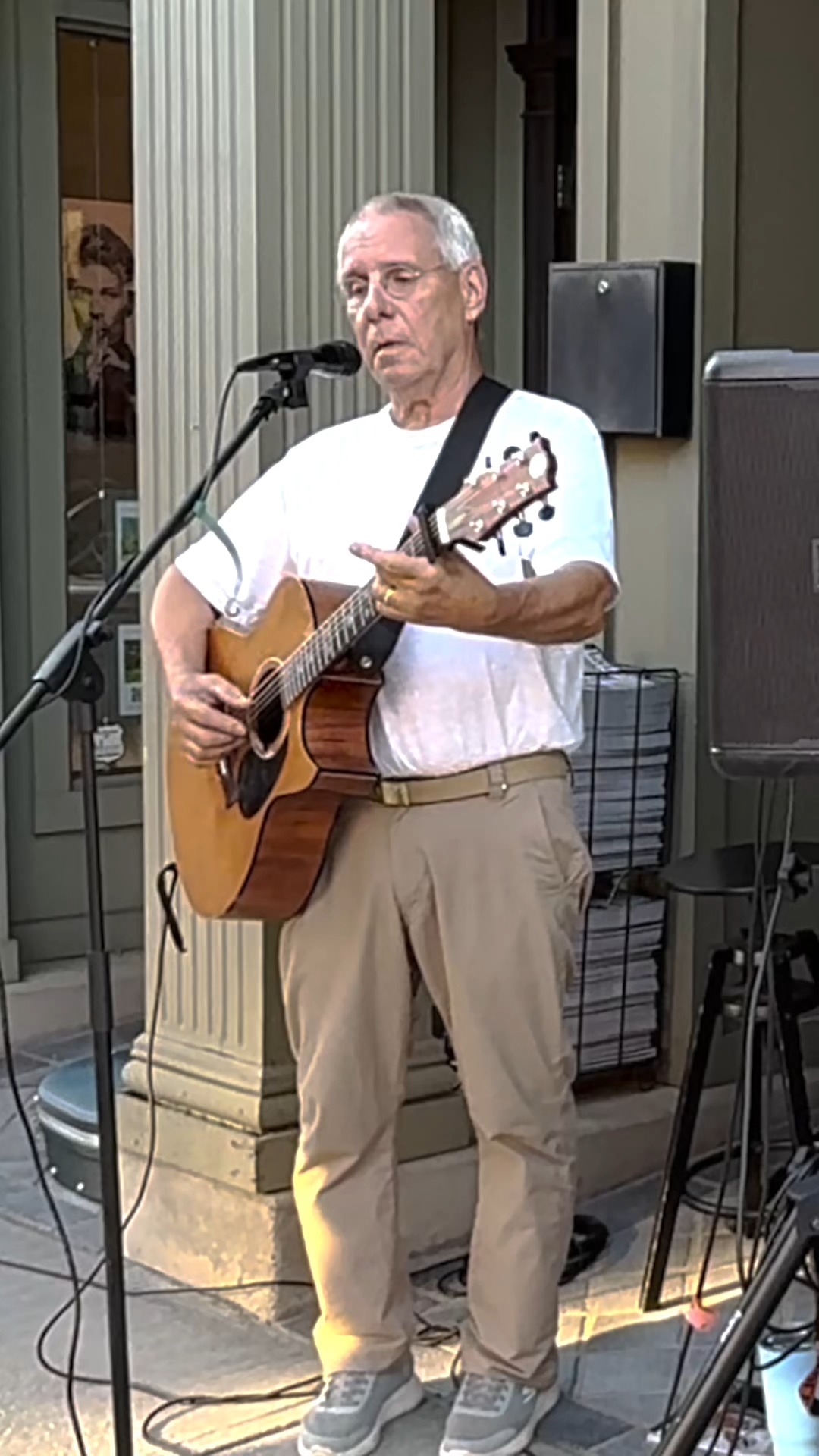 While we loved Wicked, we missed hearing this song from the original Wizard of Oz. Here's Warren Sieme's rendition of "If I Only Had a Heart" sung during Berkshire Busk 2025.