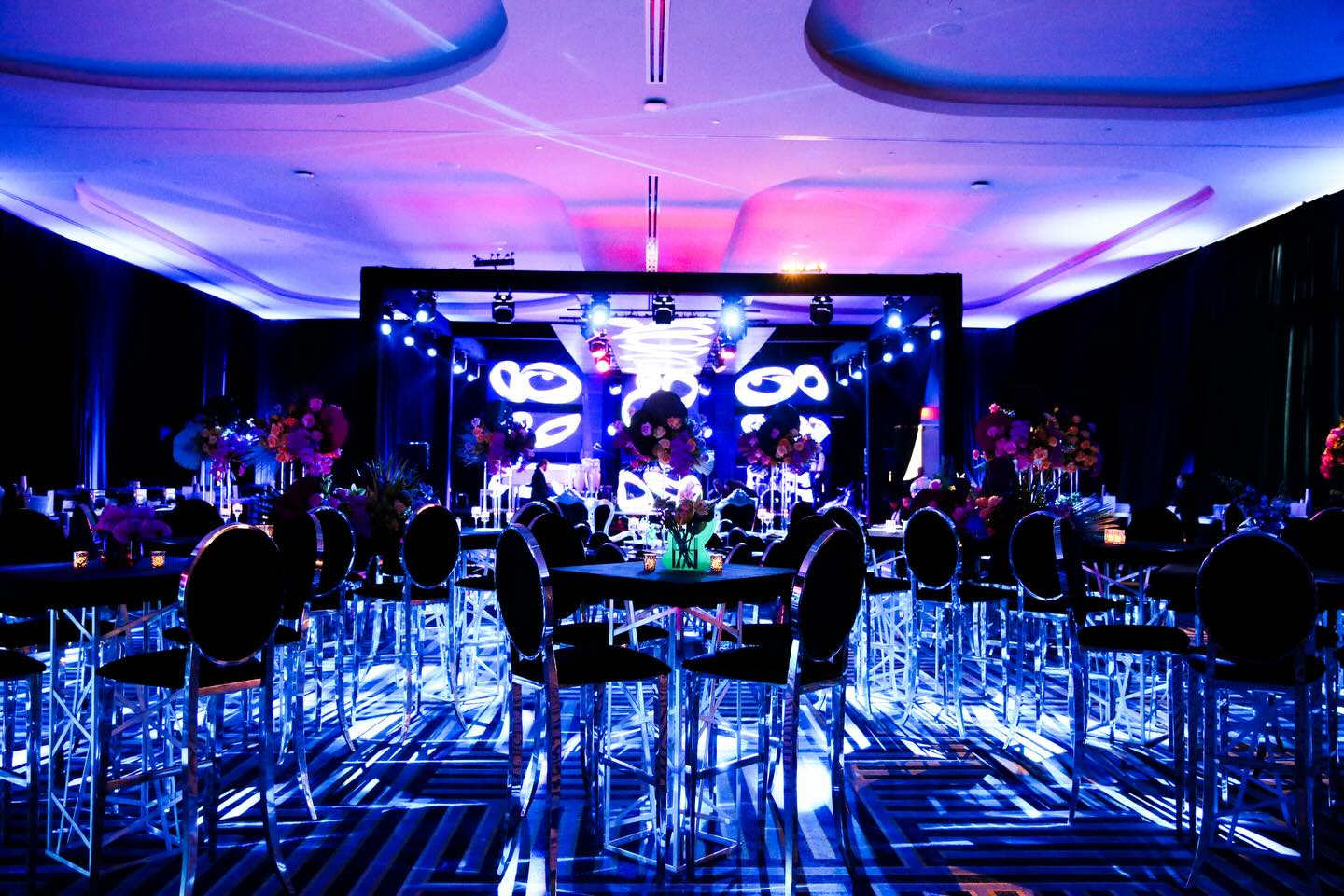 Laura & Stacey’s Wedding Day - 11.1.25: From shimmering sequins, disco dreams and electric pops of color to the groom taking over the DJ booth and keeping the party alive - this wedding was pure sparkle , soul and nonstop celebration. 🪩
•
•
•
•Venue: @fontainebleaumiamibeach
•Florist: @creative_innovations_events
•DJ: @rockwithu
•Cake: @fontainebleaumiamibeach
•Photographer: @donnanewmanphoto
•Videographer: @sendereyvideo
•Hair & Makeup: @brisoffa
•Content Creator: @isimarketingco
•Wedding Dresser: @anvbridalvalet
#eventplanner #miamieventplanner #southfloridaeventplanner #weddingday #miamiweddings #southfloridaweddings #luxuryweddings #luxuryeventplanner