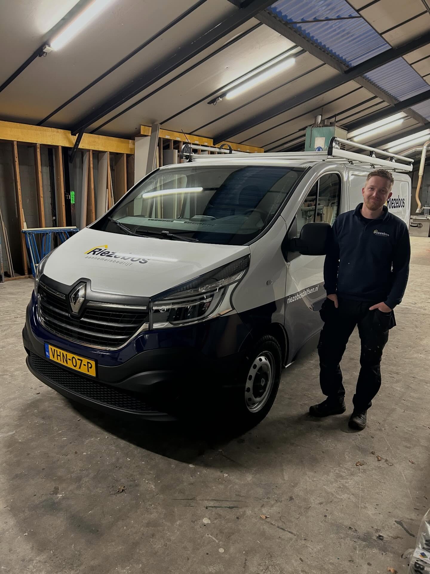 Per 1 januari gaat Leroy zelfstandig op pad🤛👷♂️🔨
De uitbreiding van ons wagenpark is verzorgd door @fonseilertautoservice, de reclame uiting door @d_signature_ , beide partijen hebben keurig werk geleverd 👏