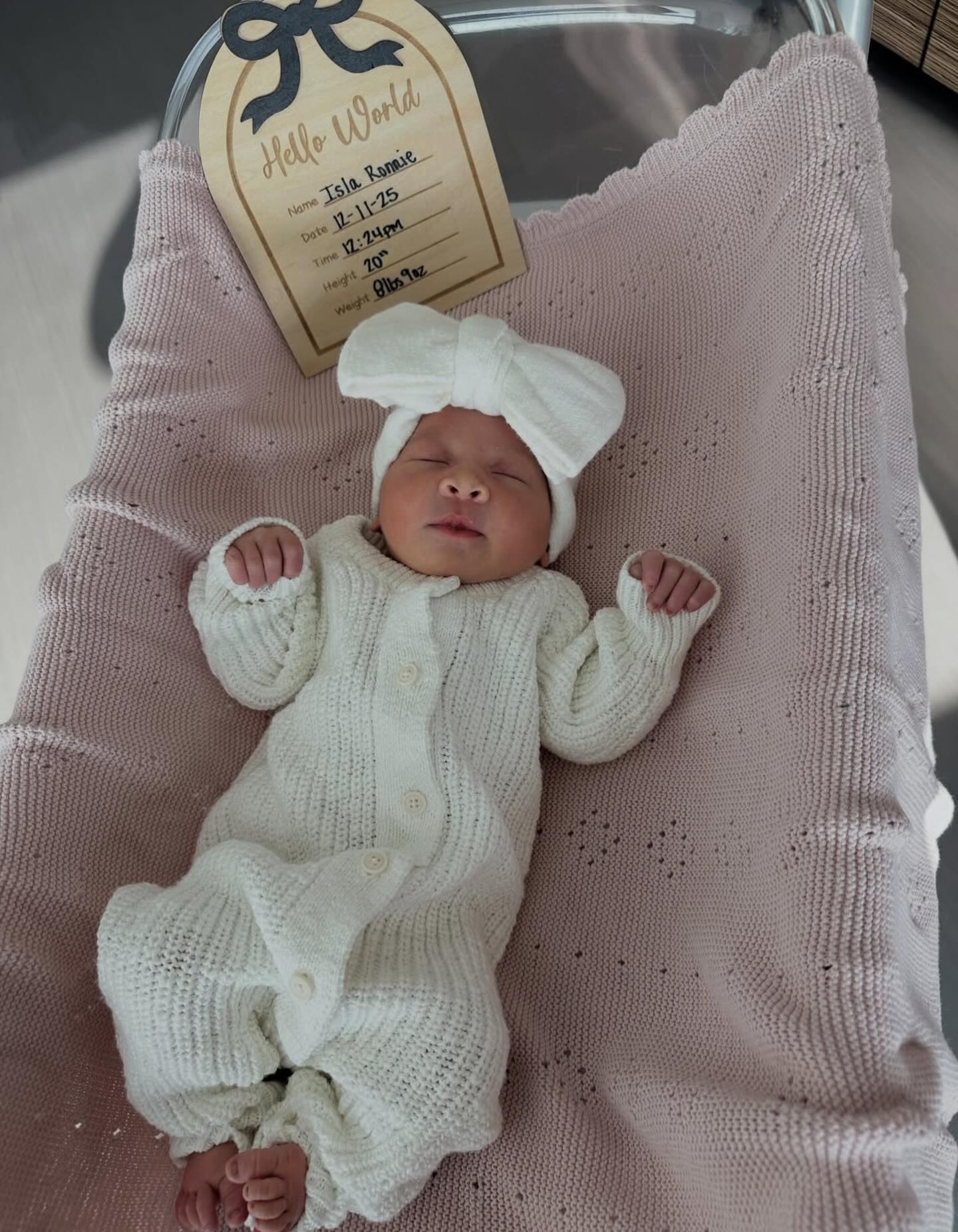 Our salon hearts just grew. 🩷
••
Welcome sweet Isla Ronnie 🎀
••
Chelsea and James we truly couldn’t be happier for your beautiful family. Isla is already so loved. Welcome sweet girl! Your salon Aunties can’t wait to meet you and watch you grow. We love you all!