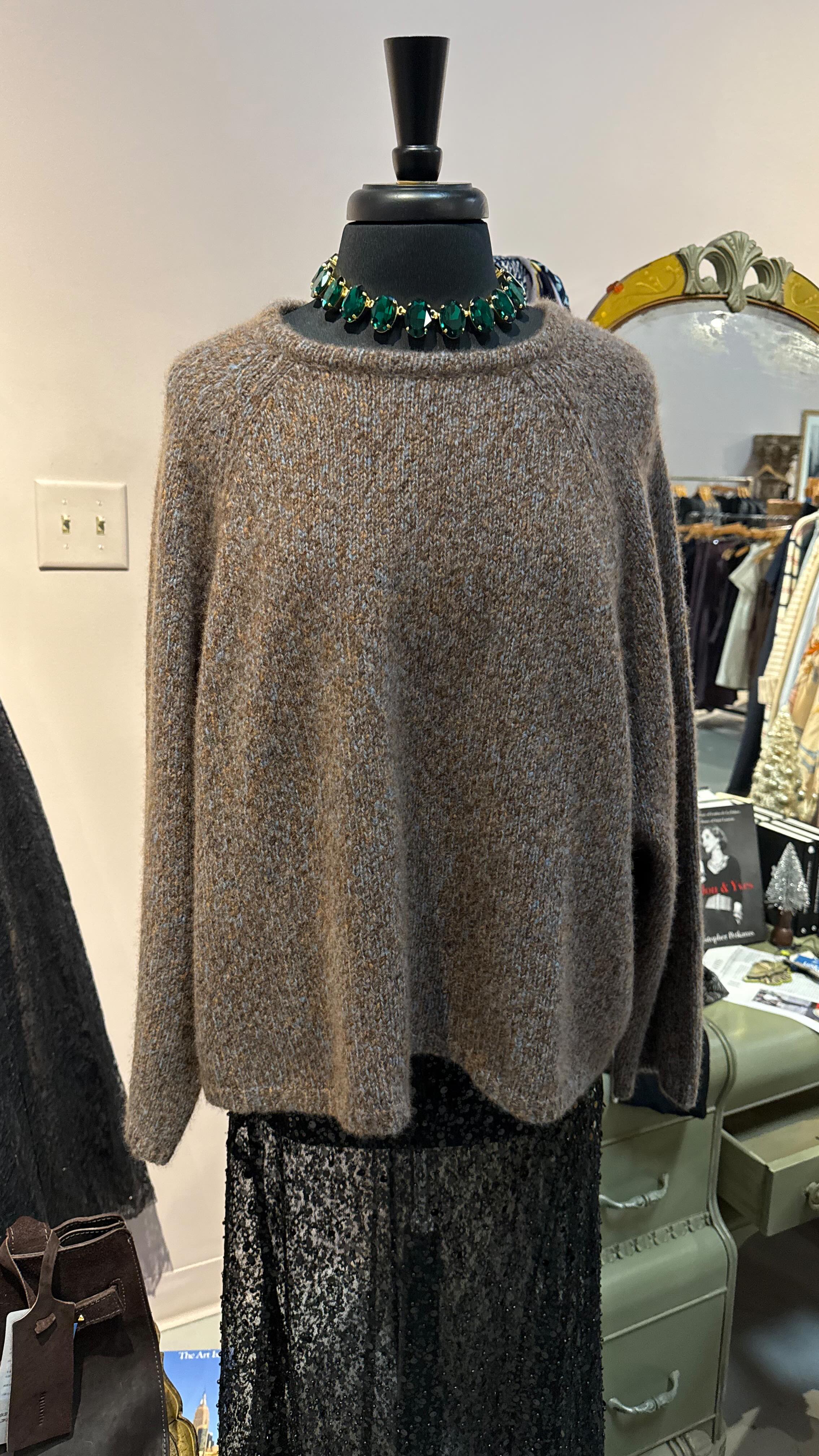 So many gifty, outfity, sparkly things to see! Shop Friday 10:30-5:30. Liz our Tailor will be in 12-2. Stop in with whatever you have and have a nespresso and cup of cheer with us, we will get you all wrapped up!