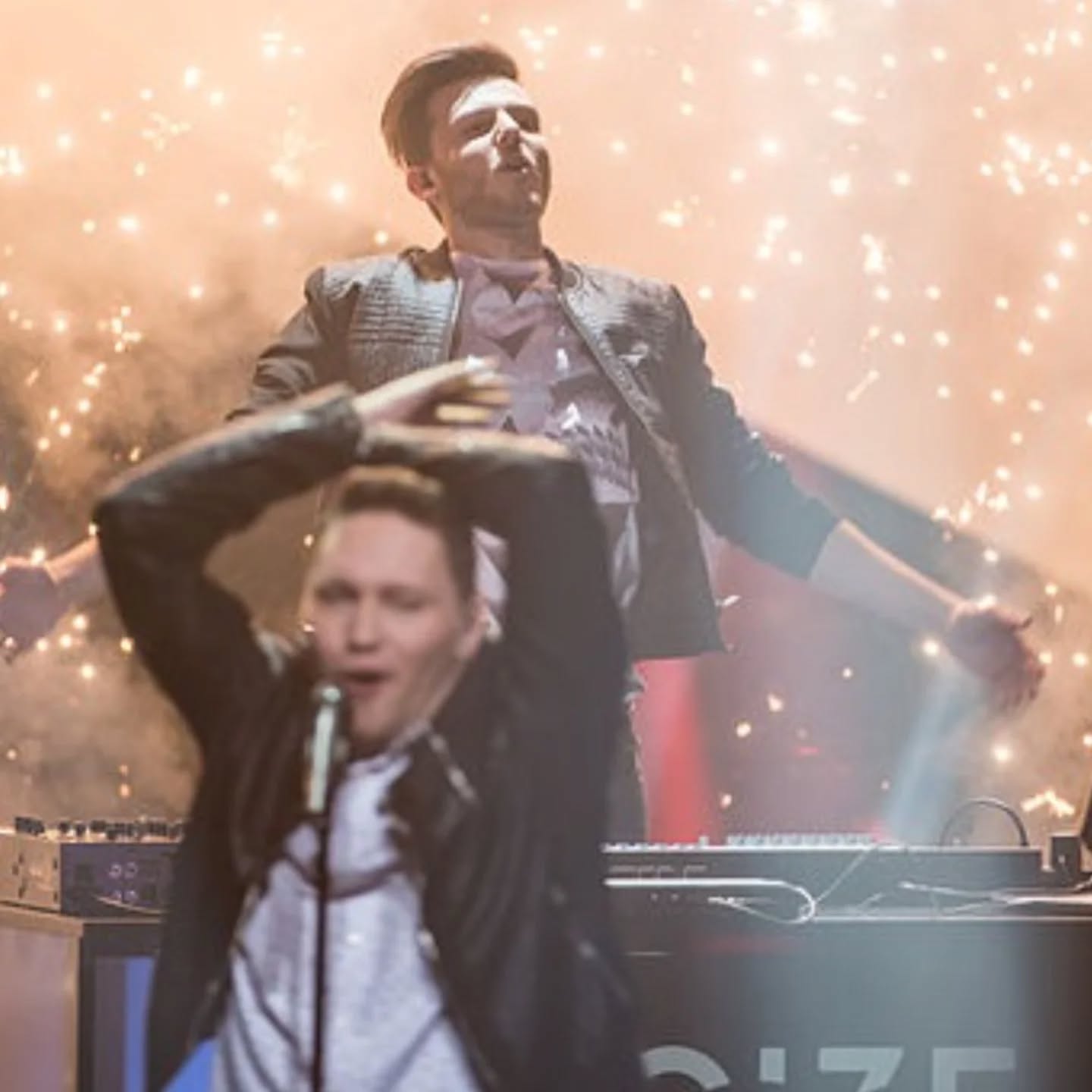 Hello 👋 here's another cut of mine worth sharing, German DJ Noize Generation and our song Faded where I provided the vocals for the track 🙏🙌 #singer #songwriter