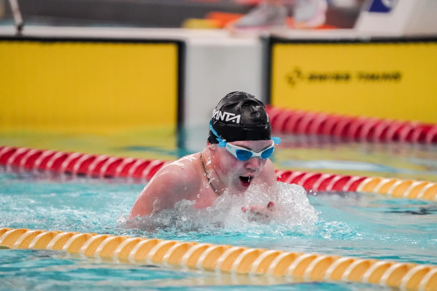 Thought this one deserved a spot on the grid.
Thomas competed in his first PWI last week, which he worked so hard for. Watching him find a sport he enjoyed has been a journey, but he found his way to swimming and it’s completely transformed him. A few weeks ago on his way to practice he talked about the ways @mantaswimclub has impacted him. He told me that it’s the first place he’s ever felt safe to show up as his authentic self and not feel judged. He’s always been a quiet dude who’s lacked confidence in himself, but swimming has given him so much confidence both inside and out the pool. This sport has given him so much and it’s been fun watching him grow through it. I know he’s just getting started and I can’t wait to see where he goes.
Shout out to @swim.reneekardashphotography for the awesome pics!
