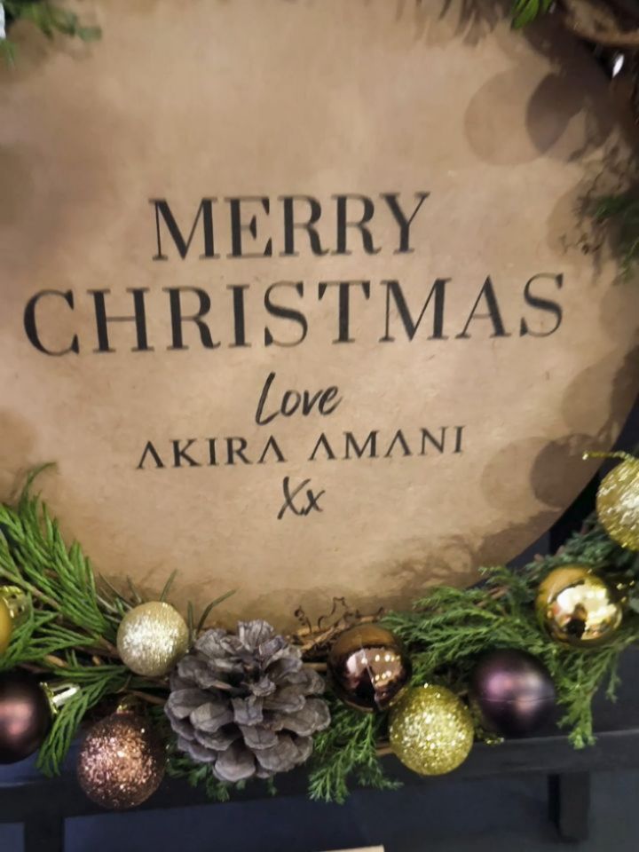 Merry Christmas to all those celebrating and a happy uprising in the new year 🥳🕊️✊
Here's some of my work at a recent Christmas Fair in London, thank you to all those who came and supported myself and all the other local creatives.
Sophia and Toby gave an absolutely beautiful live performance and I even spotted Santa aka Elvis!