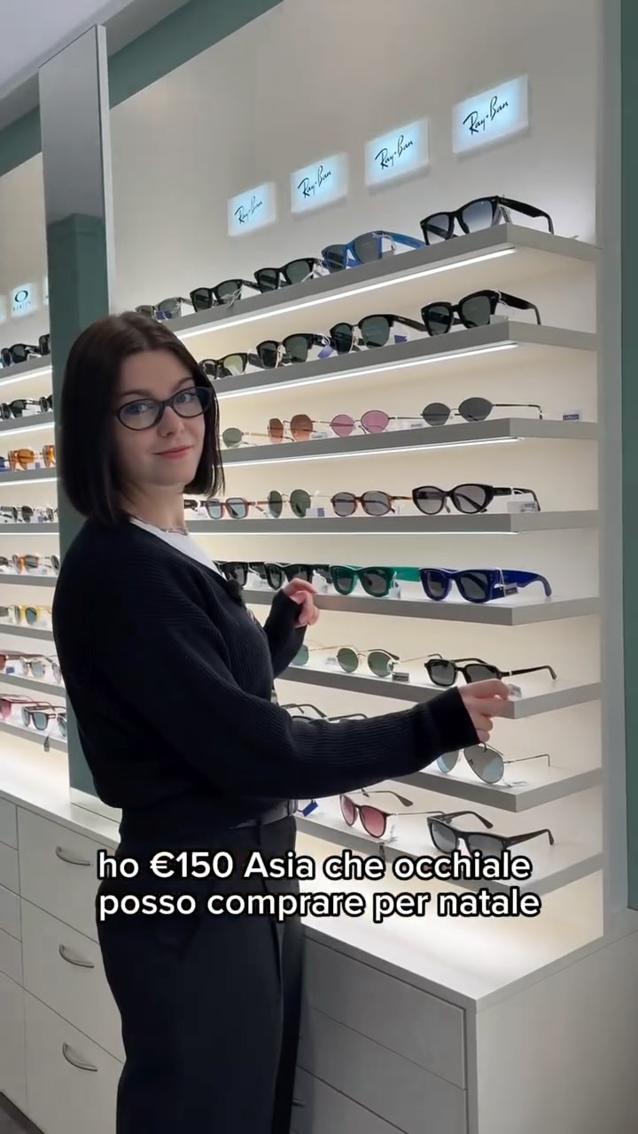 Budget 150€💶🎁🎄Potete trovare tantissime idee regalo firmati RayBan, oakley e Vogue✨....