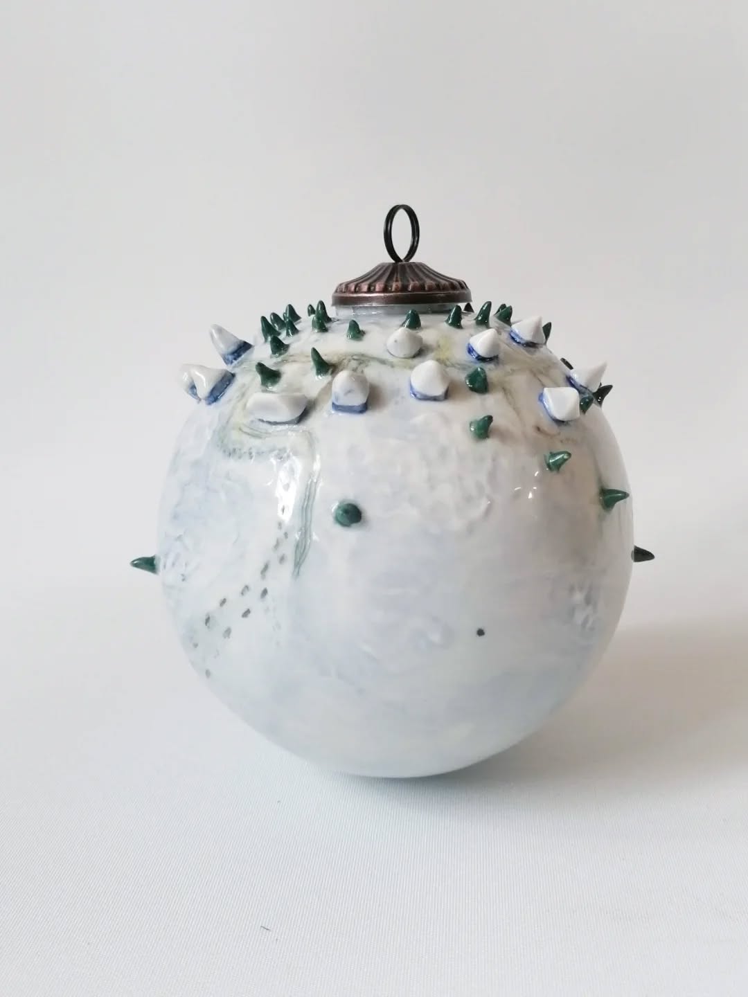 🤍 6 zile până la Crăciun...
Un cătun sub zăpadă.
#porcelain #depusînbrad