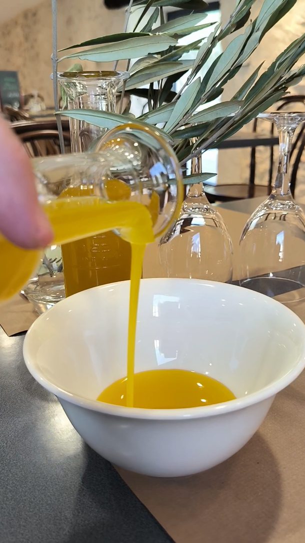 🫒 Du produit brut à l’assiette.
Cuisine simple, faite avec soin. ✨
#lemoulindelolivette #huiledolives #produitlocal #montpellier