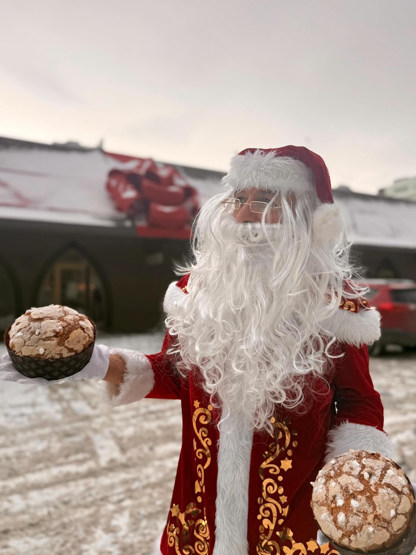 HELP! Santa can’t choose between orange and vanilla panettone or chocolate and hazelnut panettone!
Don’t you worry…if you are like Santa and can’t choose just get both. #whychoose #givemeboth
Available in store
#Manuellatruwe #yyc #calgary