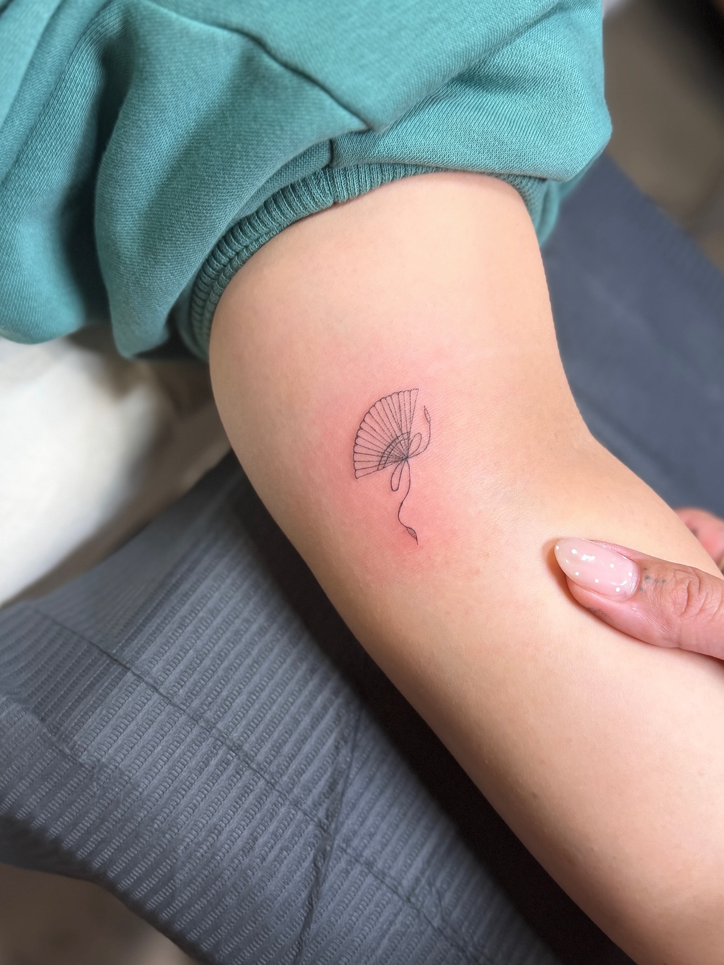 Love doing flash pop ups 💓
.
.
#TinyTattoo
#SmallTattoo
#MinimalTattoo
#MicroTattoo
#DelicateTattoo
TinyInk
FineLineTattoo
SimpleTattoo
InkedMinimalism
MinimalistTattoo