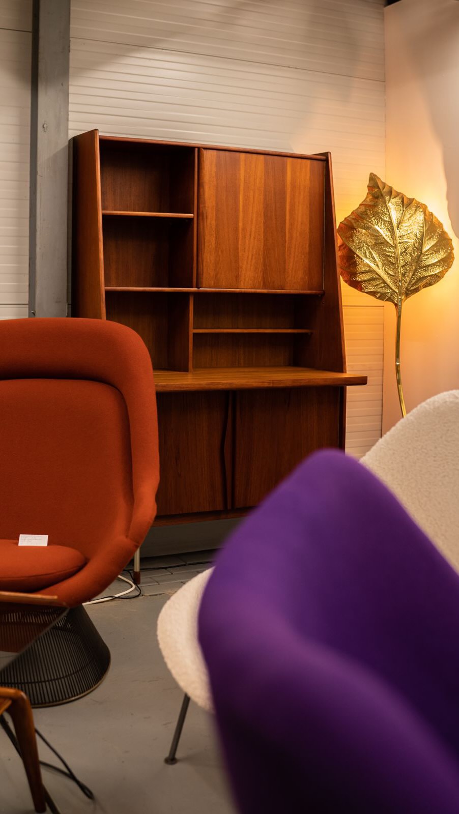 Looking for some unique Christmas presents? Come and explore our warehouse with one-of-a-kind vintage and design treasures – from eye-catching furniture to accessories.
We’re open every Saturday from 12:00 to 16:00
Tony’s Vintage Westvlietweg 74-A3, 2495 AB The Hague