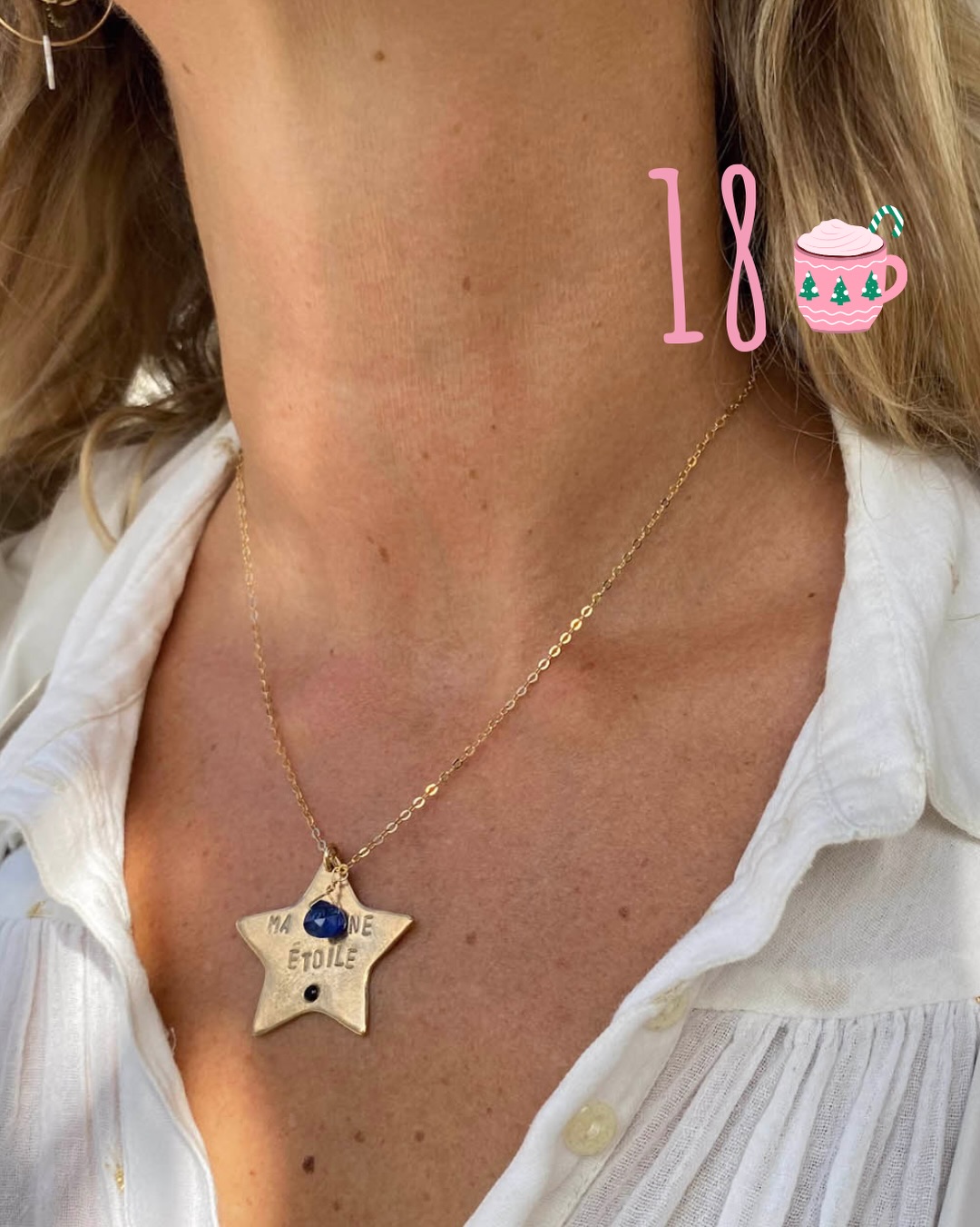🌟Jour 18 & 19 : un peu de magie 🪄
Il y a des jours où l’on avance sans trop savoir pourquoi…et pourtant, quelque chose veille.
Ma Bonne Étoile est née pour ces moments-là.
Un collier comme un talisman discret,
une lumière intime à porter près du cœur
quand on doute, quand on espère,
ou simplement pour se rappeler que l’on n’est jamais tout à fait seule.
Une étoile pour faire confiance au chemin,
pour croire aux petits signes,
et pour garder en soi cette chaleur invisible
qui guide, même dans la nuit. ✨⭐
Un bijou pour celles qui avancent guidées par leur intuition, ou pour celles qui décident (une bonne fois pour toutes) d’être leur propre bonne étoile.
Et toi, as-tu une bonne étoile ? y crois-tu ? et si tu as/avais une bonne étoile, que lui confierais-tu aujourd’hui ? 💫
Collier Ma Bonne Étoile, un bijou symbolique qui porte en lui un vrai morceau de ciel :
une étoile en bronze façonnée à la main, gravée délicatement, ornée d’une petite pierre qui scintille comme une promesse, et accompagnée d’une pierre bleue (cyanite ou lapis lazuli), profondément céleste.
#artisane #artisanatmoderne#bijoutiere#bijouxartisanaux#creationuniquebijouxoriginauxbijouxpersonnalisésjaimelamermomentsprécieuxpenséespositiveshypersensibiliteêtresoimêmepaumavillechargementalemodeéthique