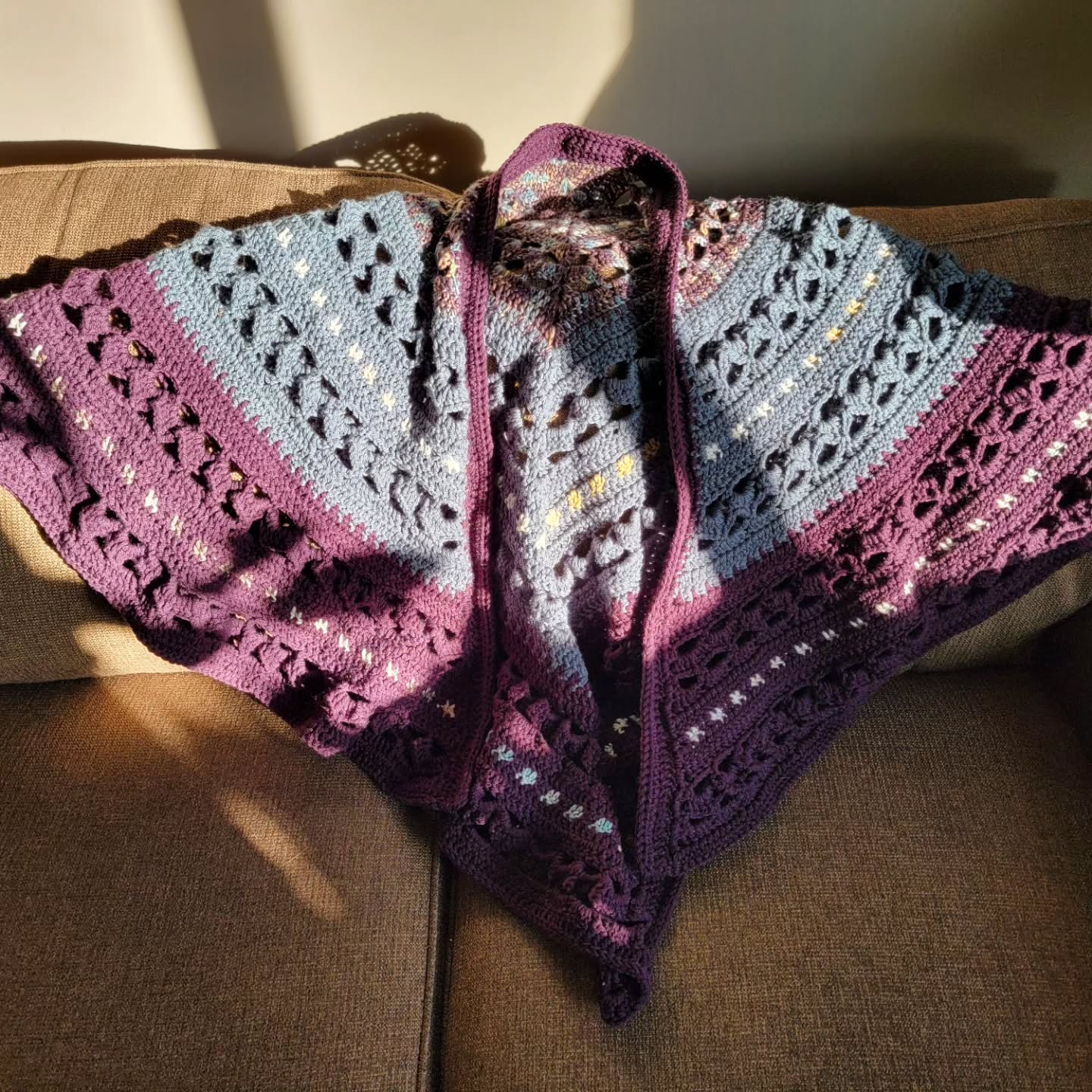 When the weather turns colder, every adventurer needs a good shawl to keep them warm!
#handmade #crochet #shawl #crochetshawl #smallbusiness