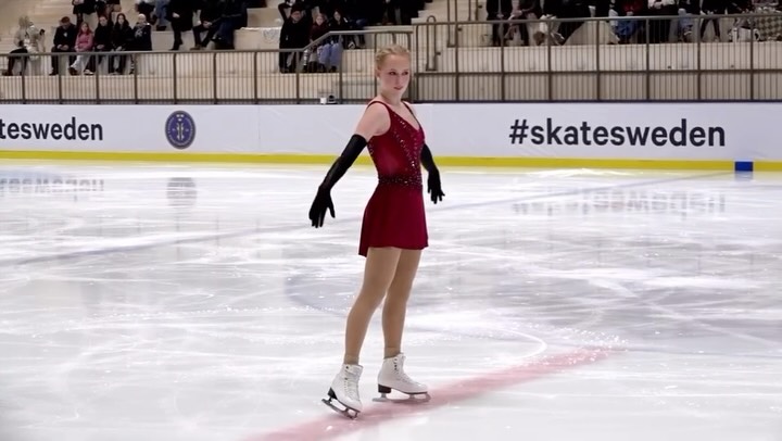 Under helgen har konståknings-SM arrangerats i Landskrona. Vi vill varmt gratulera Andreas Nordebäck som tog 🥇🏆 SM-guld i herrar, Hedda Hedström som vann 🥇🏆 SM i USM flickor samt Lilly Almgren som tog en pallplats med en fin tredjeplats i JSM 🥉.
Vi fick även se många starka prestationer från Lovisa Aav i SM damer samt från Leona, Lilly N och Sofia i JSM flickor.
Ett stort tack till våra fantastiska tränare Mélanie, Alexandre, Josh, Kevin och Christina som med sitt engagemang coachar och stöttar våra åkare på vägen mot deras mål. 👏⛸️