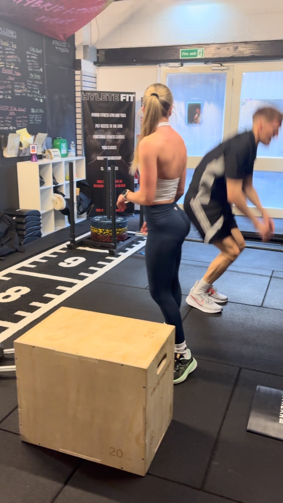 12 Days of Christmas Workout 🎄
Burpees, box jumps, cardio, and more, everything that you could ever wish for Christmas.
#christmasworkout #christmasworkouts #hyletefit #hybridfitness #hybridfitness