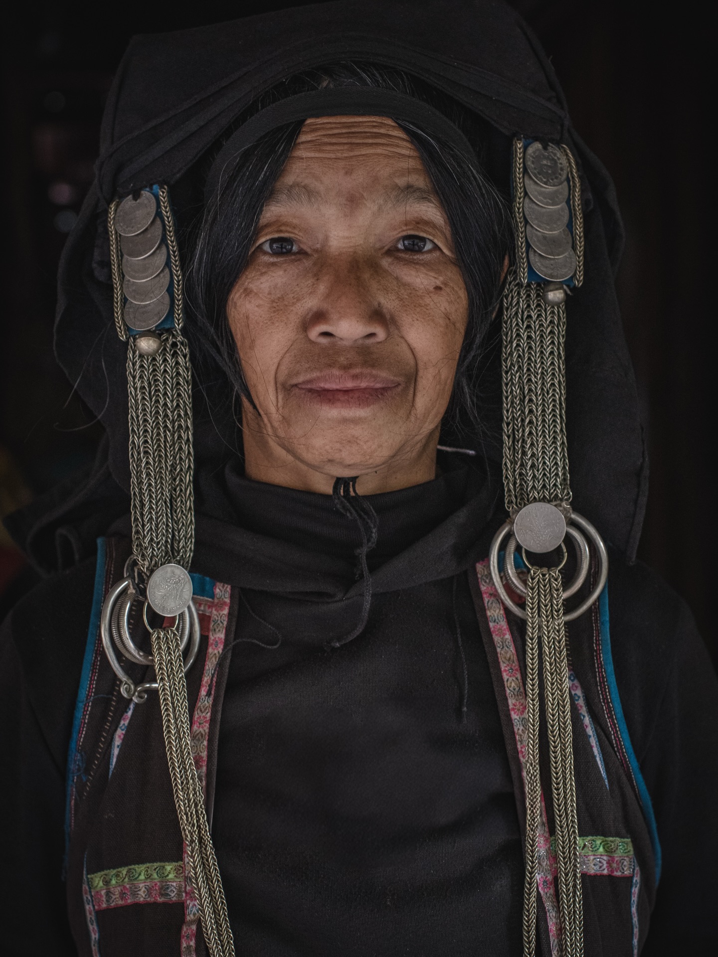 The faith of Akha Ngoy people is that their tradition will slowly fade. Young girls don’t want to dress in the silver attires and black embroideries anymore. They want to be like everyone else on TikTok. This lady told me she never questioned what she was wearing. She saw her grandma and her mum wearing same things. She got her clothes and silver coins for the wedding and didn’t ever think twice. This is who she is. She only got two boys so she doesn’t witness what other women from the village face. Which is an end of an era. With clothes all other rituals and traditions will slowly disappear, including the dialect. This is how it is.
#ethnicheritage #womenphotographers #womaninpicture