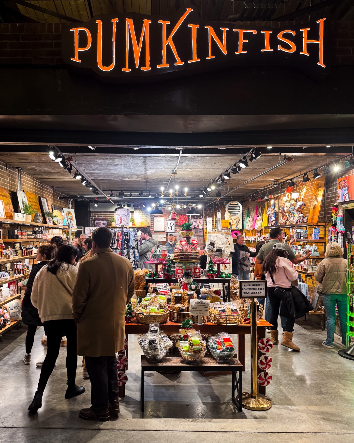 Oh, what a night! ✨ Thank you to everyone that braved the rain to fill @thegaragefoodhall with festive cheer at the Bottleworks Holiday Market!
We hope you all have a safe and happy holiday season and can’t wait to see you next year for another unforgettable Holiday Market! 🎄