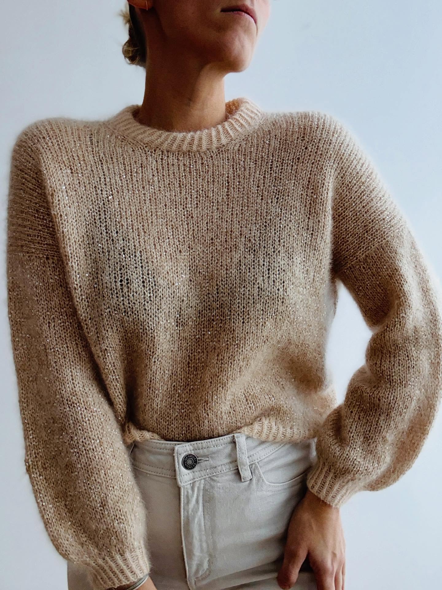 🦢 PATTERN RELEASE ODETTE SWEATER 🦢
.
This year was marked with eras: I started in a colourful spring with my beloved Ceallaigh Sweater, then it became a very productive summer in my lace era, and just in time for autumn I started my glamour era designing knitwear with sparkling sequins - just perfect for the festive days around the corner!
The Odette Sweater, inspired by the main character of my favourite ballet, Swan Lake, is my last pattern release in 2025 and therefore, it’s feeling extra special, as the year has been so good to me. I enjoyed designing knitwear so much and did experiment a lot with different techniques and approaches. But after all the colour, lace and challenging constructions of this year, this sweater design is extra calm, simple, elegant and therefore something really special. It guided me through the year as I started working on it back in February 2025 and it grounded me every time when there was „too much lace“ and „too much colour“ on my knitting needles. I hope that the pattern can give you some of the comfort I experienced when working on my samples: Maybe to get some rest after stressful holidays, to work some stitches without thinking about the stitches, or to enjoy just simple stockinette stitch with a beautiful result.
To make it extra easy and relaxing, there is a full YouTube tutorial available on my channel guiding through the more challenging steps of the pattern. And as always, a special thanks goes to my lovely test knitters who were such a great help making my pattern ready and they worked up beautiful samples of the design I cannot wait to share with you!
.
Pattern by me - #odettesweater - and available now in German and in English on my website and Ravelry, with 25 % off until Friday next week 😍
.
Yarn: Silkhair in the shade Puderbeige and Glamorous in the shade Beige by @lanagrossa AND Soft Silk Mohair in Licorice by @knittingforolive and Crazy Pailettes by @rico_design and Bergamo by @lamanayarns
.
Advertising
.
#knitting #knittersgonnaknit #stricken #knitter