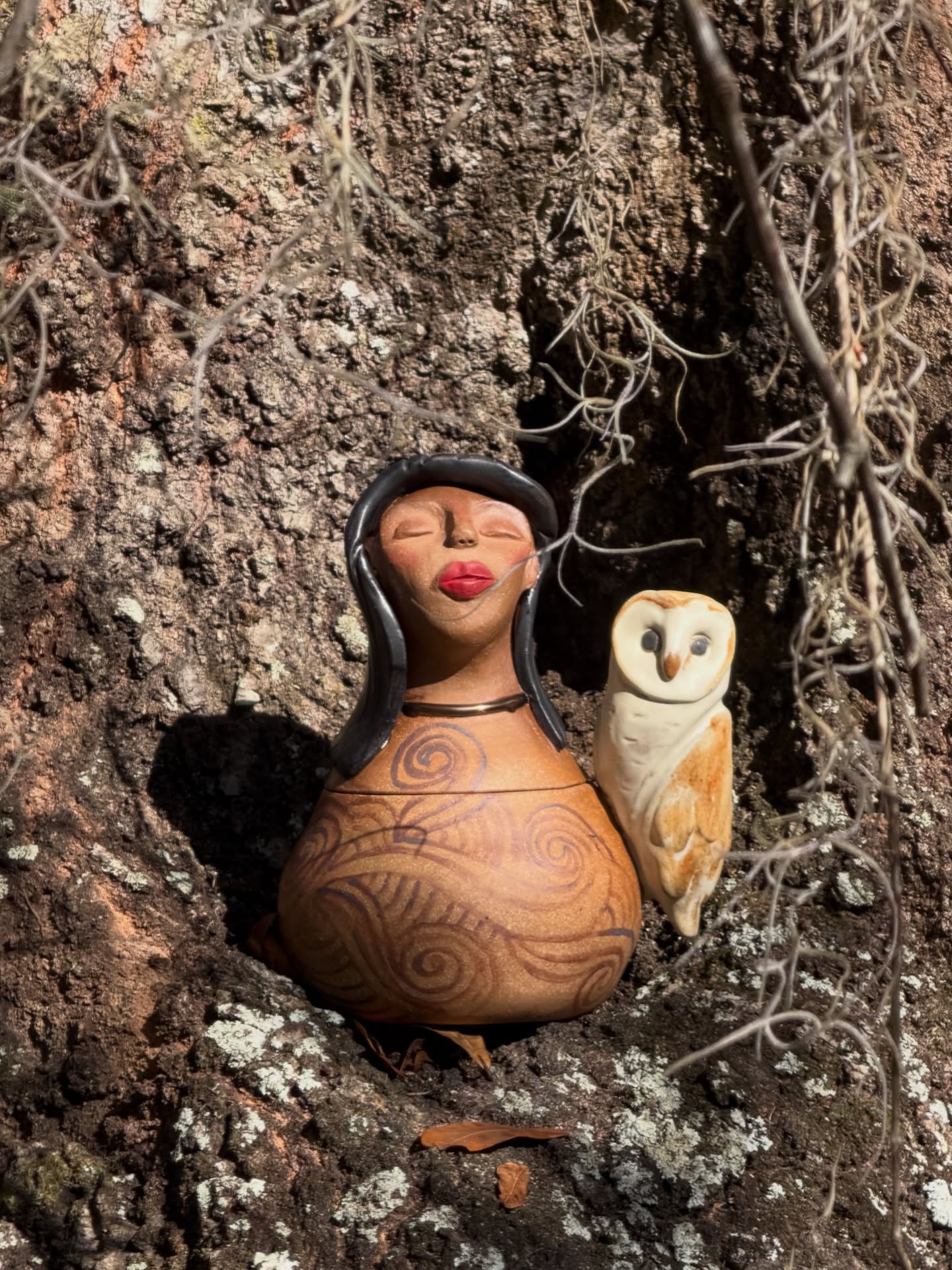 🦉 Ceramic Priestesses. Whispering vessels. Feathered guardians.
They carry breath, hold herbs, sing to the unseen.
Not just whistles. Not just containers.
Messengers. Midwives. Muses.
They breathe, sing, hold whispers, 🌿 herbs, 🖤 mystery.
🌀 To heal.
l🌬️To call.
✨To adorn.
To remember we are never alone.