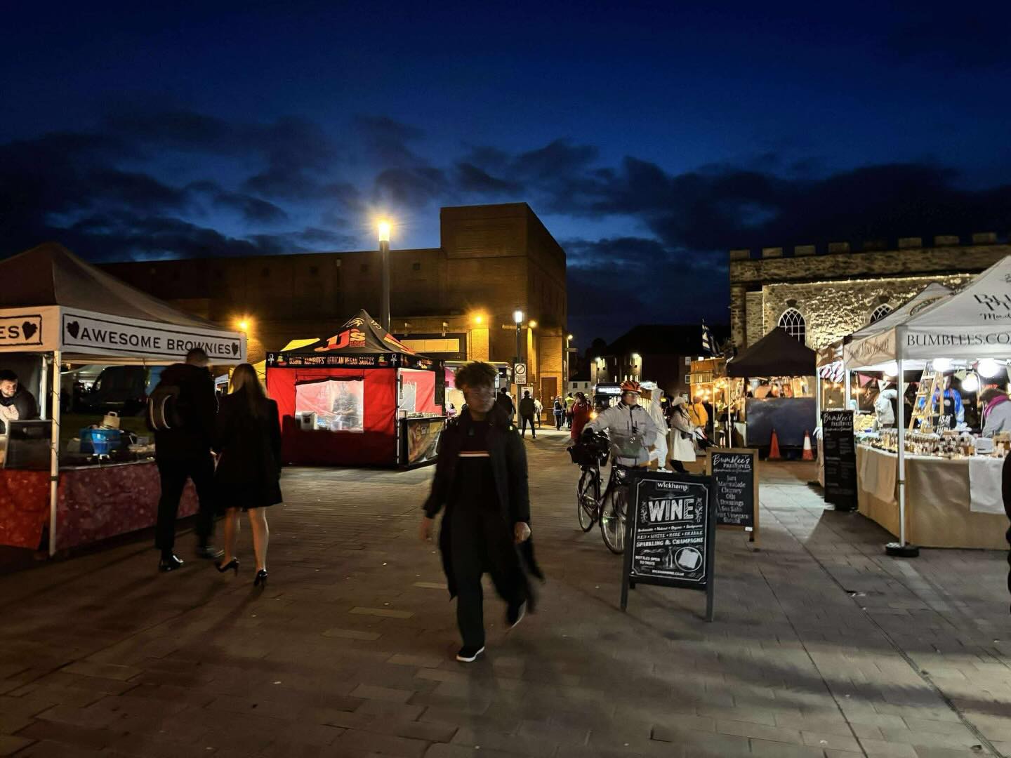 UPDATE- event cancelled due to the awful weather! 😢
It’s all getting very festive in Taunton this evening with the Taunton Independent Christmas Night Market from 5pm -9pm on Castle Green!
The market will be a little smaller and set up slightly differently tonight to keep everyone safe from the wind gusts – but the Christmas spirit is very much alive.
🎶 Music all night from The Roller DisGoatRoller Dis-goat
🎅 Father Christmas will be popping by from 6pm–8pm
🍀 Gibbins Richards will be back with the incredible human fruit machine! 🍊 🍊 🍊
Tonight’s traders include:
Apple Bee Creations • Bee Brave • BeSweet • Blissful Wellness Treats • Bumblees • Chunky Blocks • Common Loaf • Dahlia Candles • Dough Bros • Extreme Chocolate • Fat Head Brewery • Gibbins Richards • It’s a Man’s World • Kumbites • Mainline Gin • Masters Tea and Coffee • Nadine Carey Art • Pop Up Pet Shop • Pretty Things for All • Rock Gin • SB Bakes • Senis • The Wife and I • Time for Glows • Tricky Cider • Wickham Wine • Phat Munch • The Mosh Pit • Cozy Corner • Novelty Light Up Toys • Jurassic Gifts • LE J
Wrap up warm, support local, and enjoy a festive evening late night shopping in Taunton ✨
#christmasmarket #christmas #shoutabouttaunton