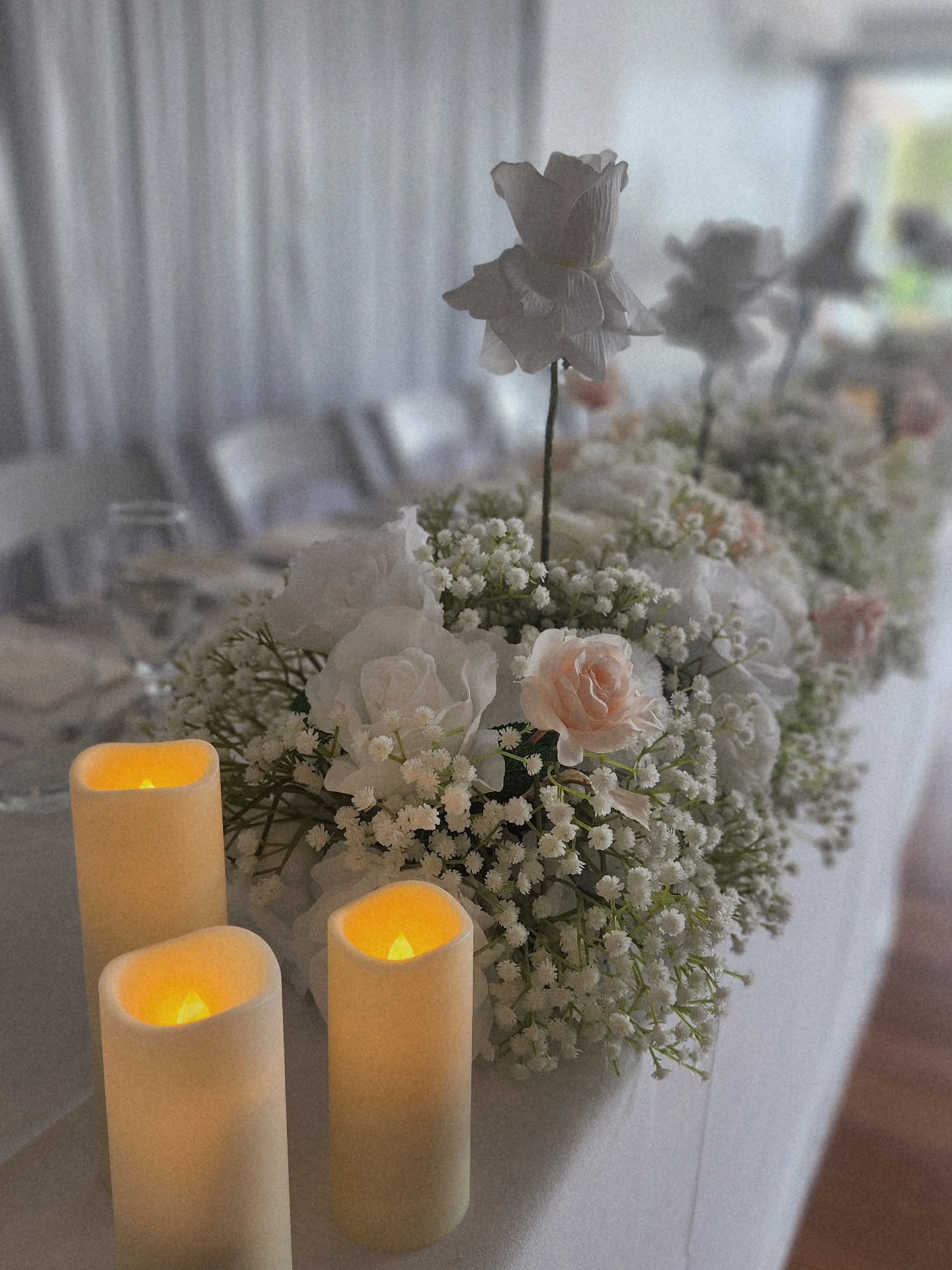 Baby’s breath, soft light, and a calm, romantic atmosphere designed to let the moment speak for itself.
For Tina and Natu, the focus was romance and elegance, creating a bridal table that felt timeless and effortless as they celebrated together.
It was a joy to style a space that reflected their day so beautifully.
We wish you all the best!!
@senseythethird
@_tinakawiti
@rossdalegc
@rossdalegolfclub
@celebrantmontalto
@decodays (florals, bouquets, backdrop curtains, led candles, styling
#weddingstylistmelbourne #melbourneweddings #weddingceremonystyling #weddingreceptionstyling #bridaltabledecor babysbreathwedding weddingflowersmelbourne fauxflorals artificialweddingflowers weddinginspirationmelbourne bridetobe engagedcouple justmarried weddingplanningaustralia yarra_valley_weddings dandenongrangesweddings pakenhamflorist decodays