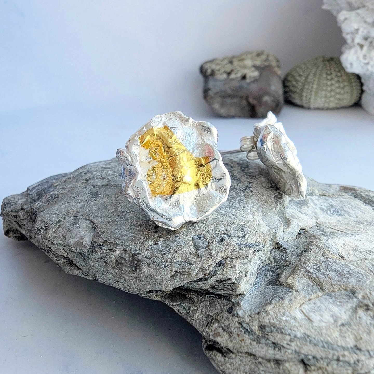 My new favourite adornment, a pair of statement earrings. They look so beautiful with a high neck winter jumper and cute french bob or up do, absolutely perfect for adding a bit of sparkle to a festive celebration.
These are water cast sterling silver, which gives the most lovely organic texture and shape with 24ct gold inlays, I loved them so much I made myself a pair too!
#goldandsilverearrings #goldearrings #handmadejewellery