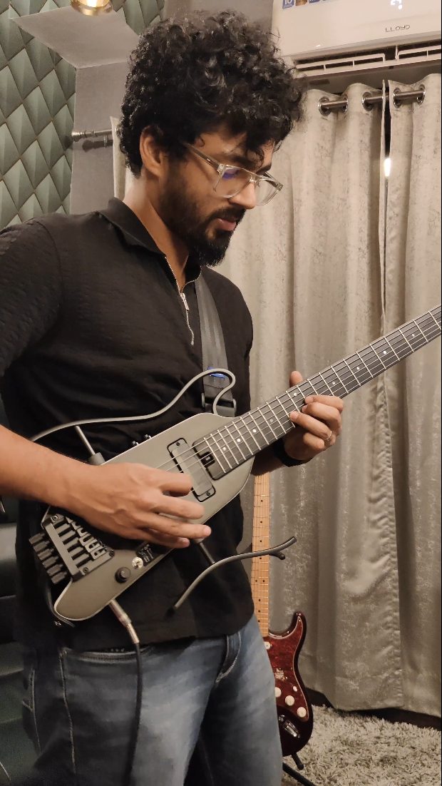 This one's called FIGHT! 👊
Using my @donnermusic_official Hush X pro 🎸
🎥 : @ancy_joel
#musicproducer #guitar #donner #orchestral #rock