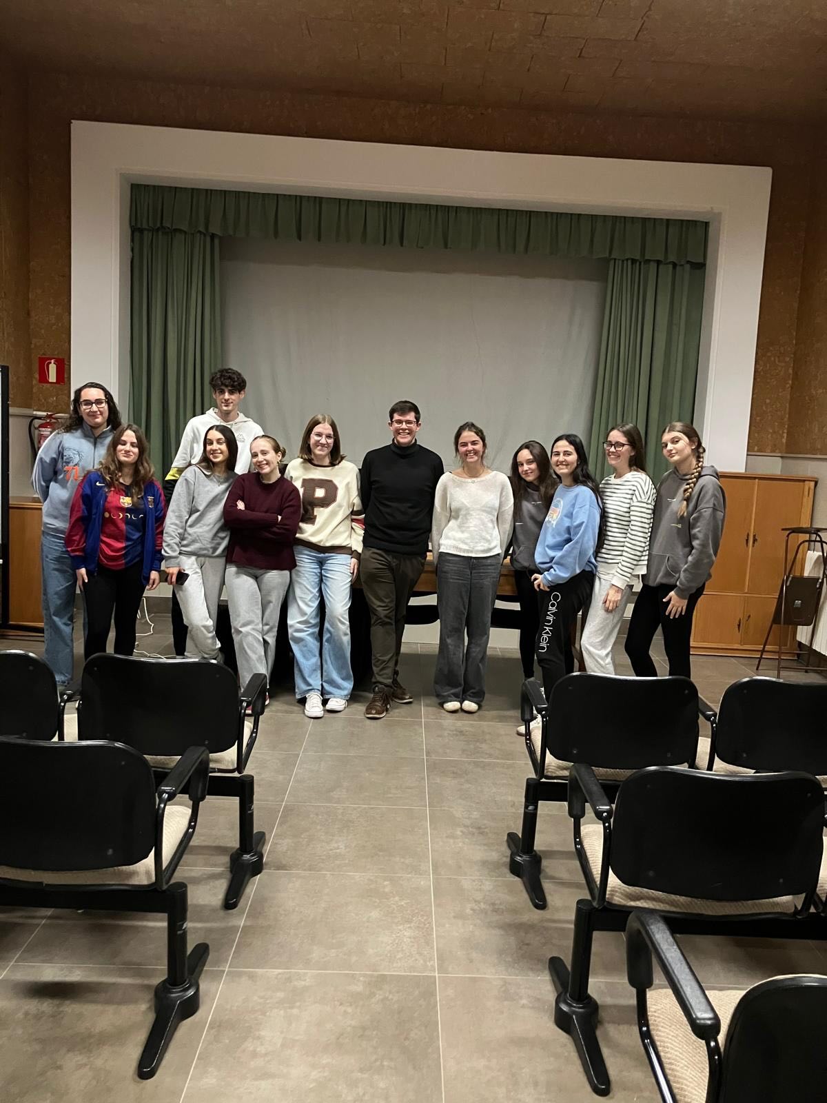 El 15 de diciembre a las 22:00 el profesor del Departamento de Traducción e Interpretación de la @canalugr, D. Vicente Bru García nos habló del interesante mundo de la traducción de canciones.
Fue una sesión interesantísima y que disfrutamos mucho.